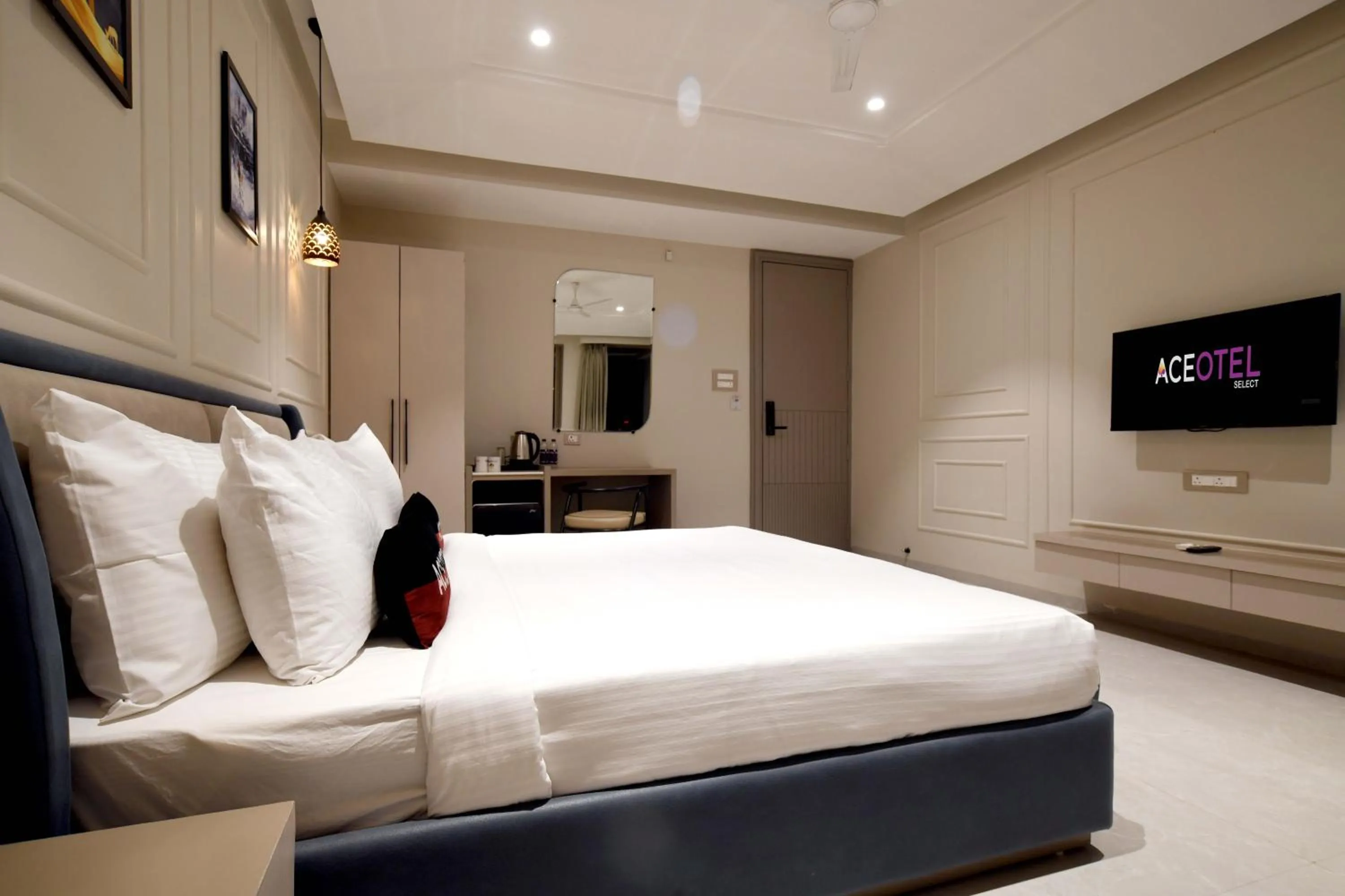Photo of the whole room, Bed in Aceotel Select Tulsi Vijay Nagar- A Luxury Boutique Hotel