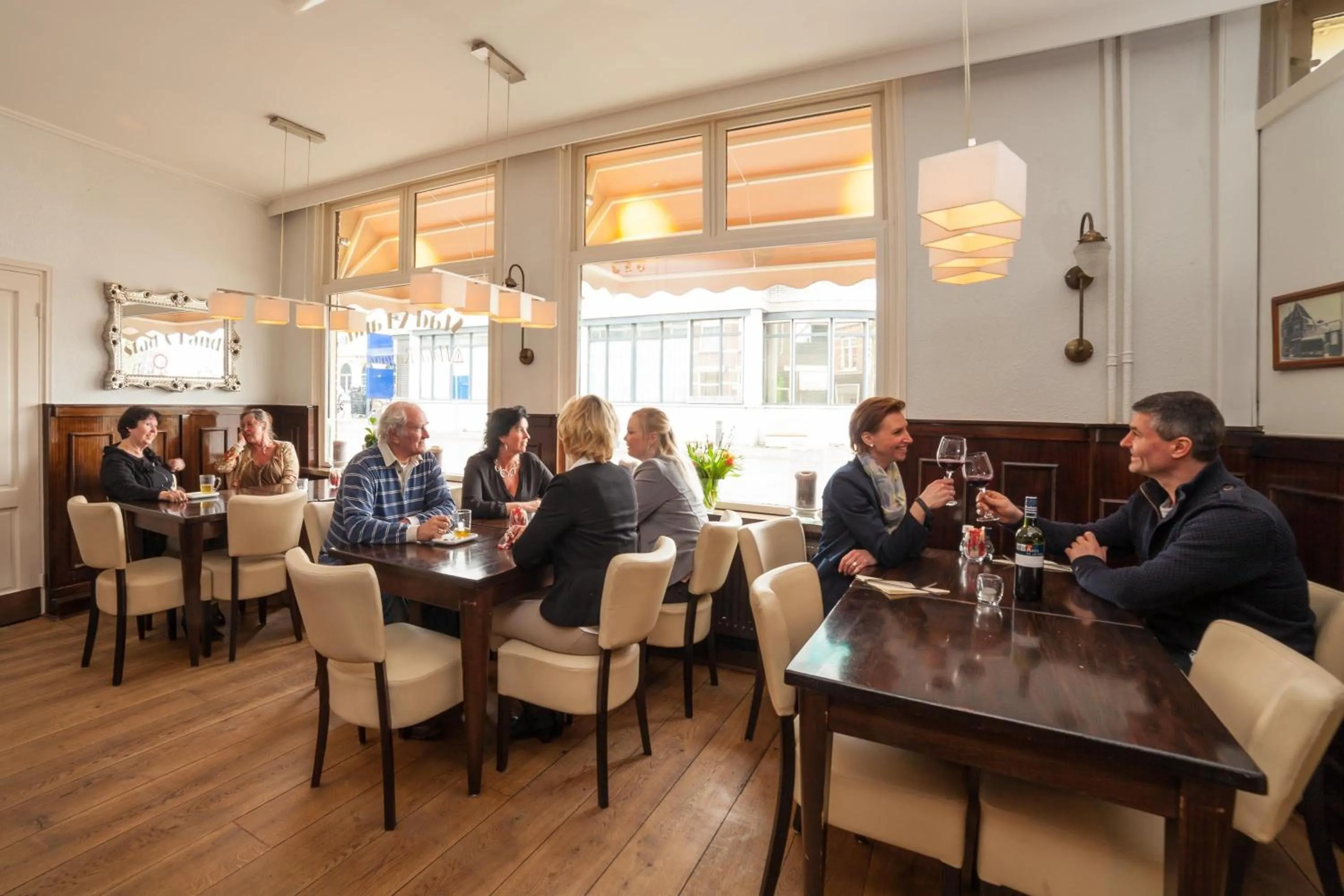 Restaurant/places to eat in Hotel Stad en Land