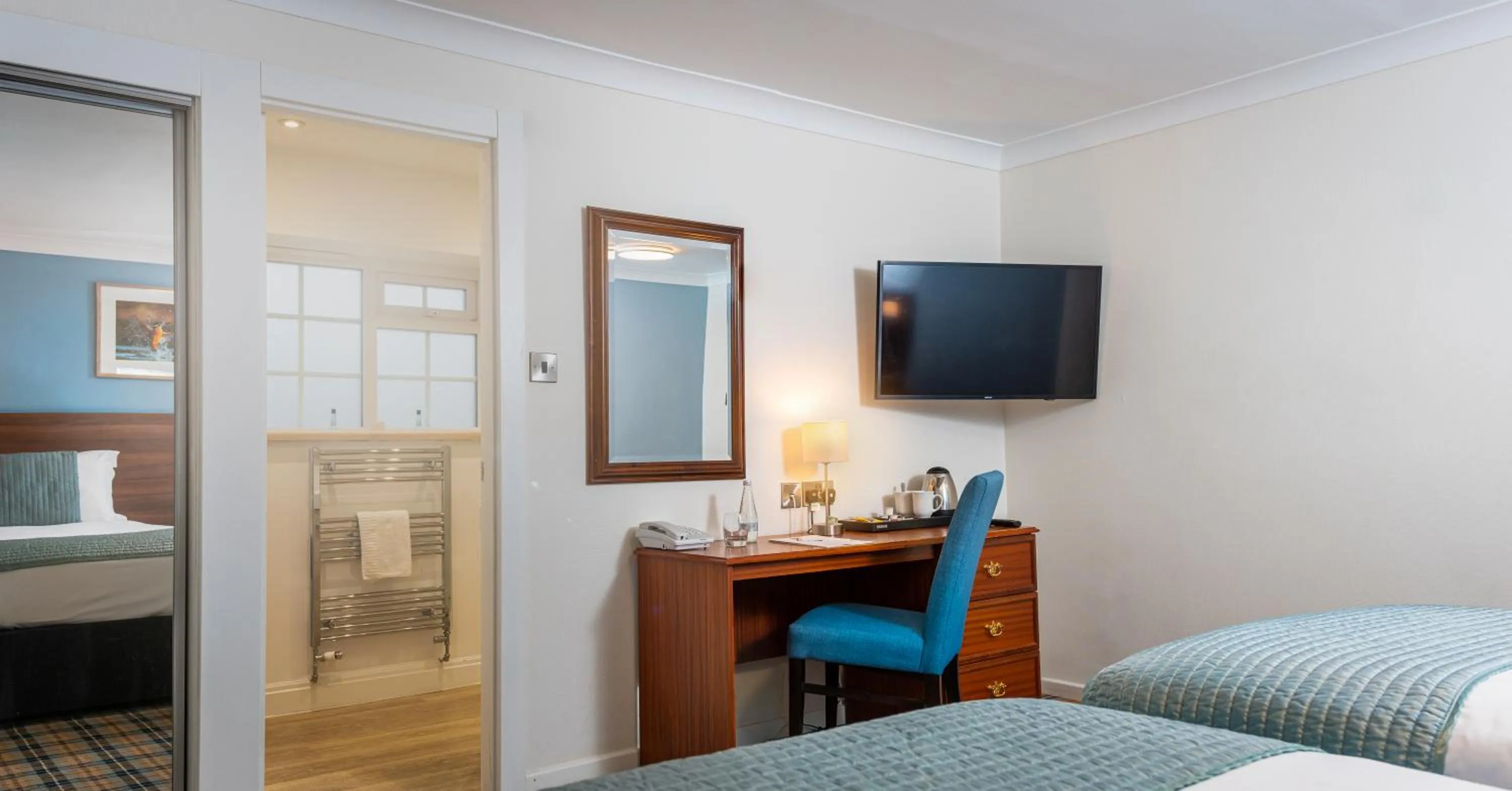 TV and multimedia, Bed in Last Drop Village Hotel & Spa