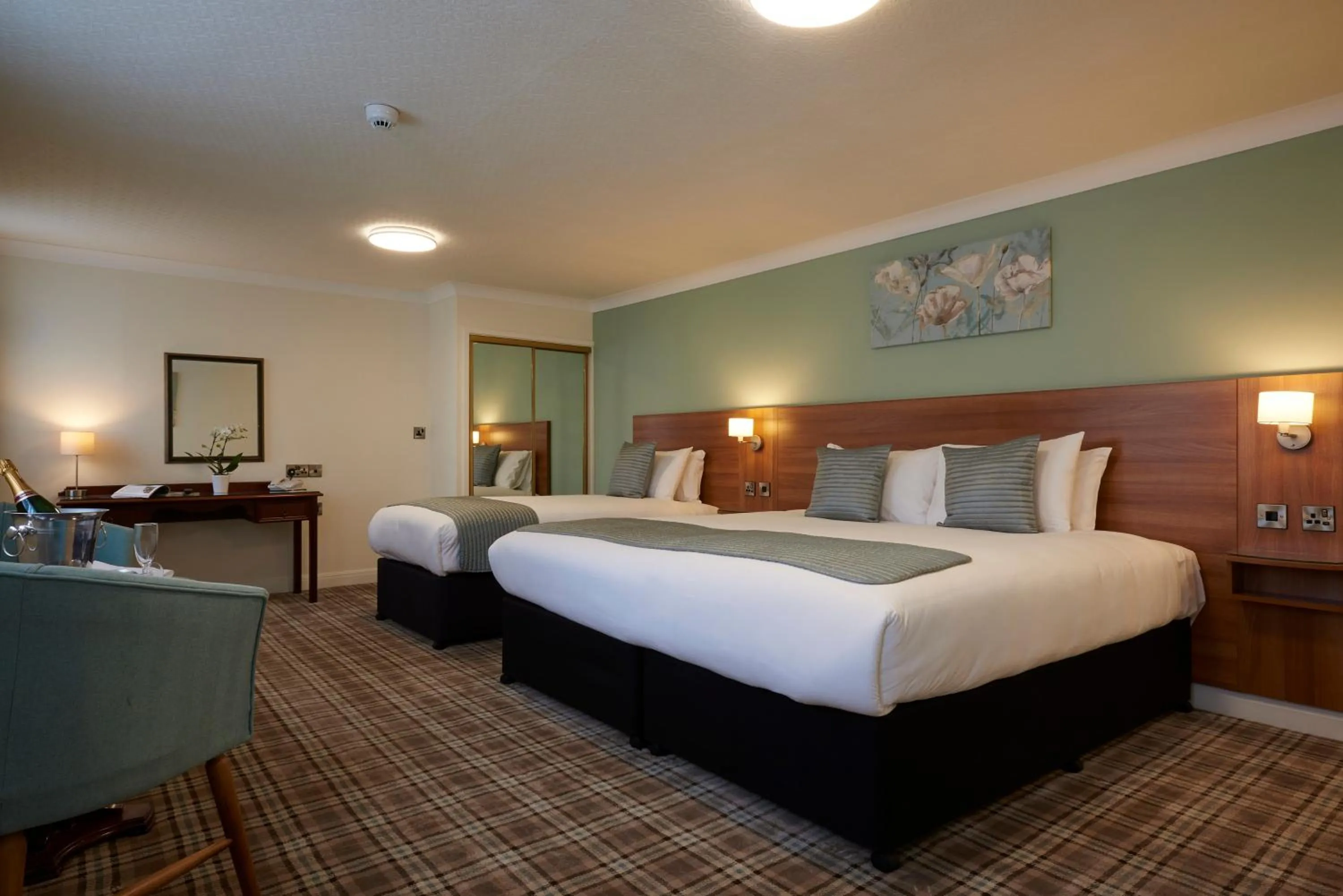 Photo of the whole room, Bed in Last Drop Village Hotel & Spa