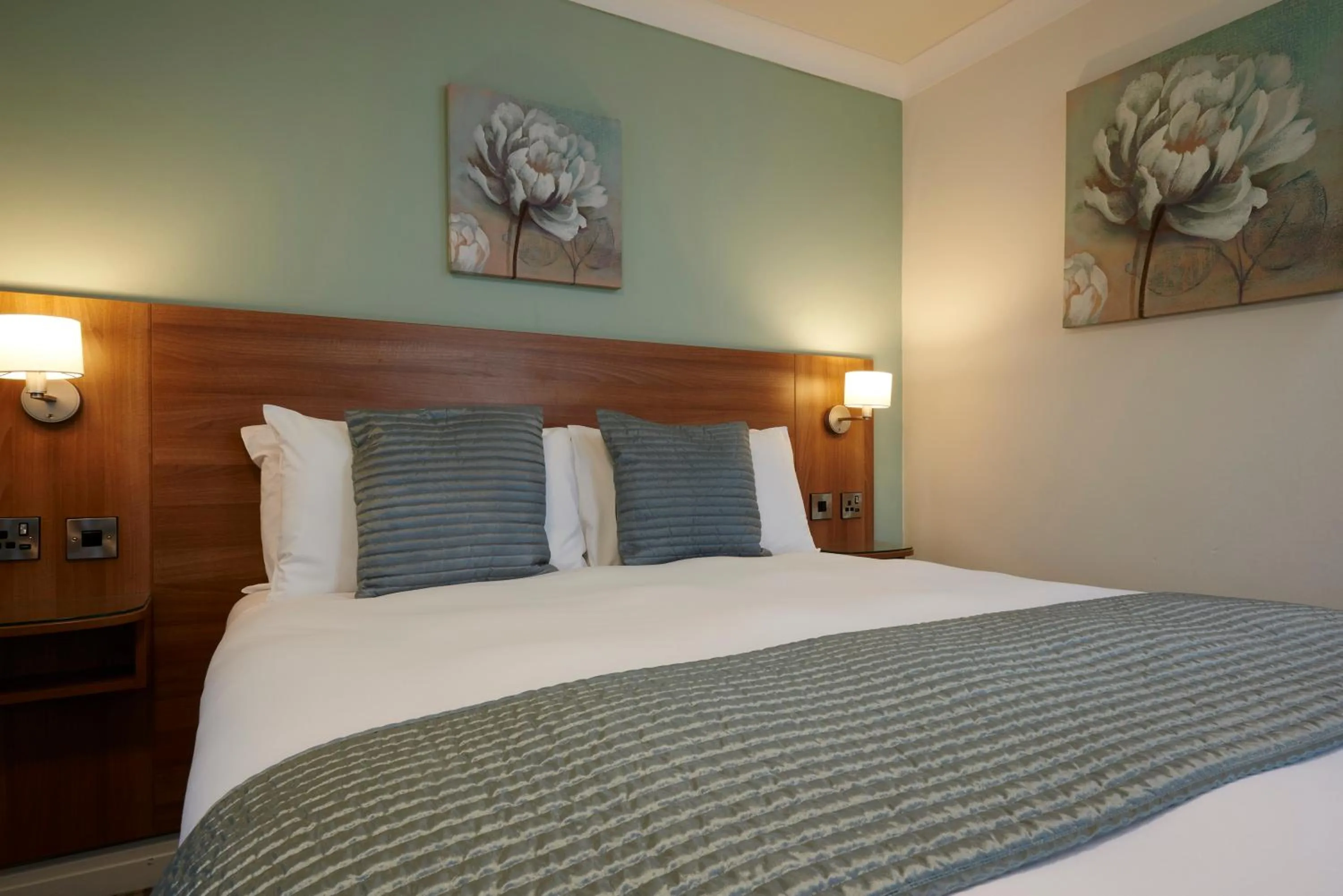 Bed in Last Drop Village Hotel & Spa