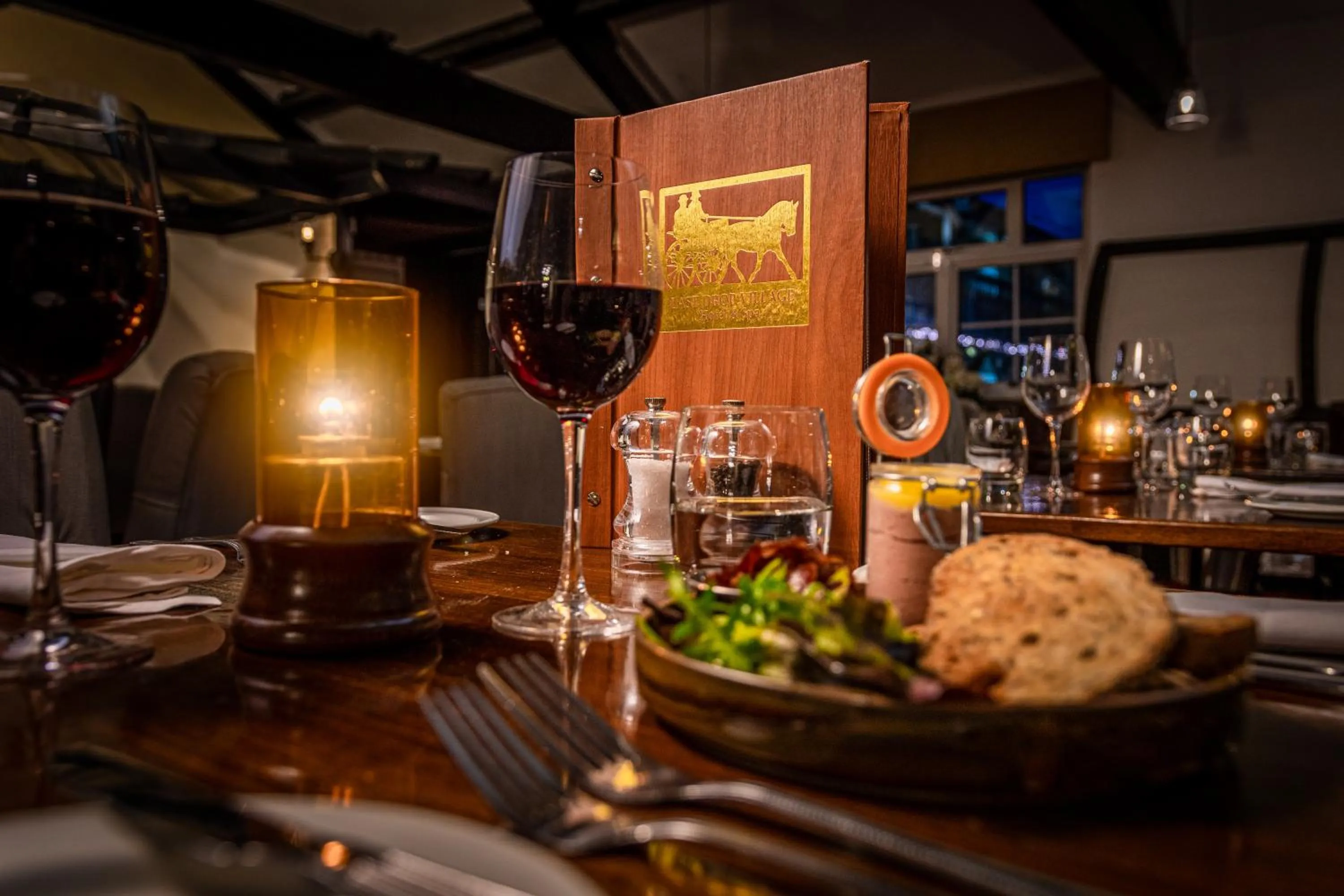 Restaurant/places to eat in Last Drop Village Hotel & Spa