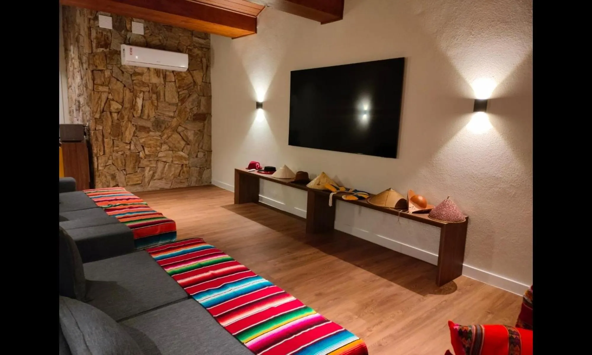 TV and multimedia in Wanderlust Experience Hotel Best Western