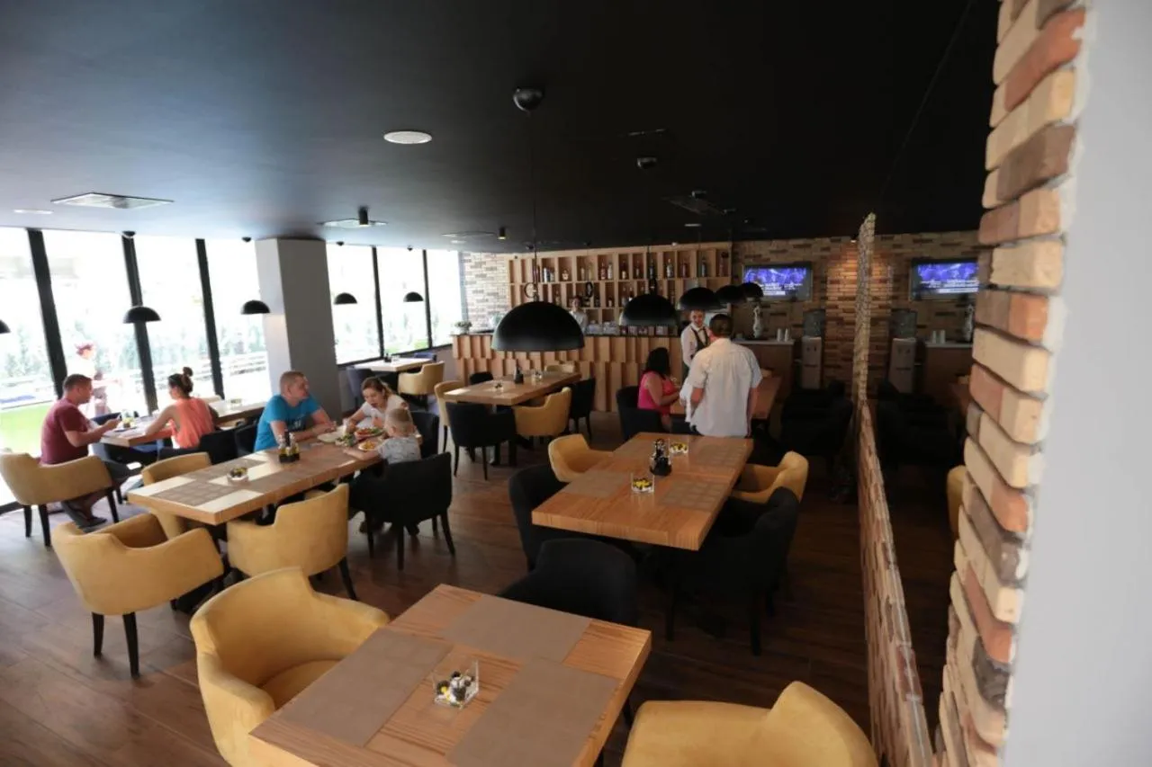 Restaurant/places to eat in Alvin Comfort Hotel