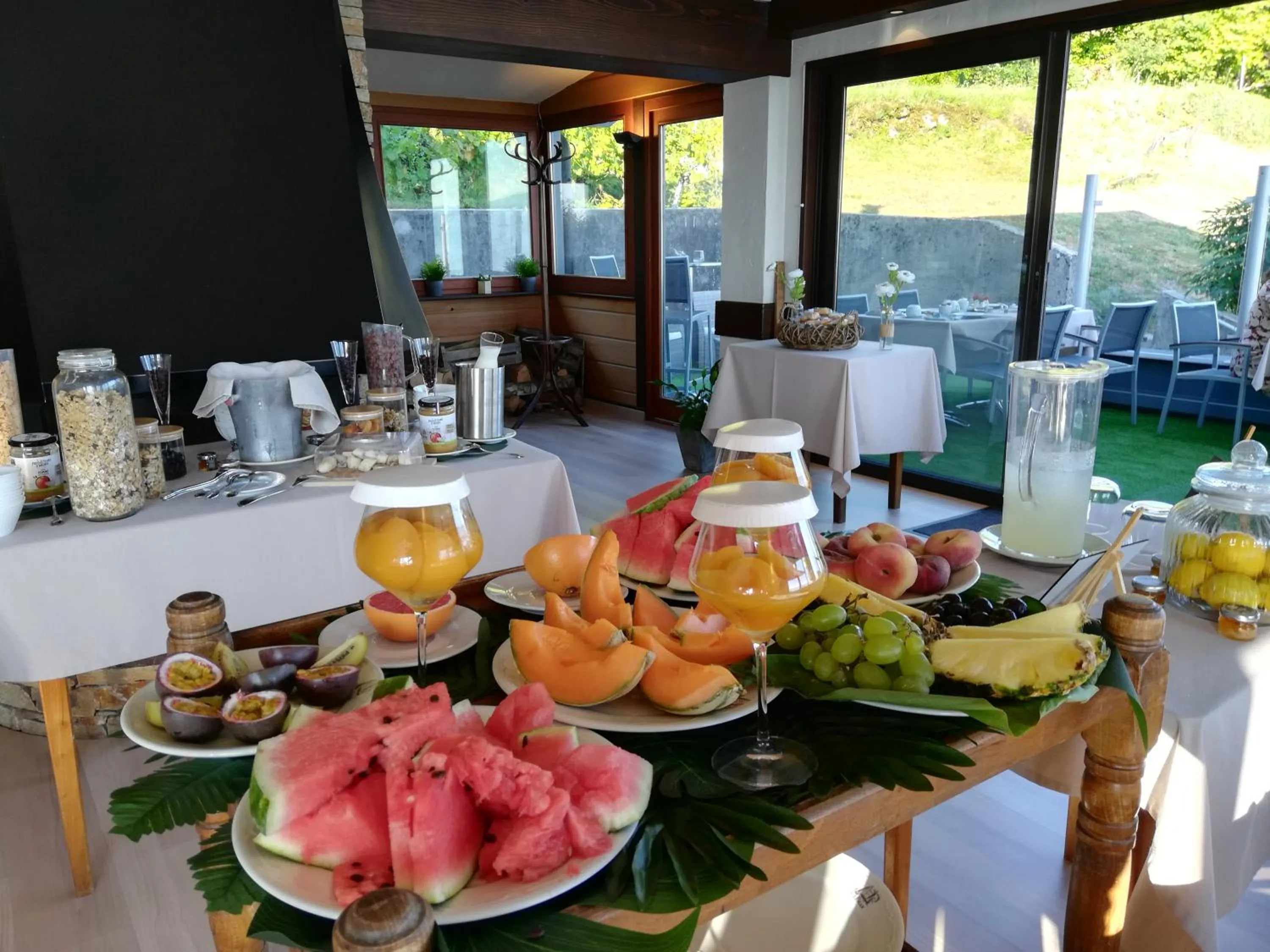 Buffet breakfast in Hotel Le Léman