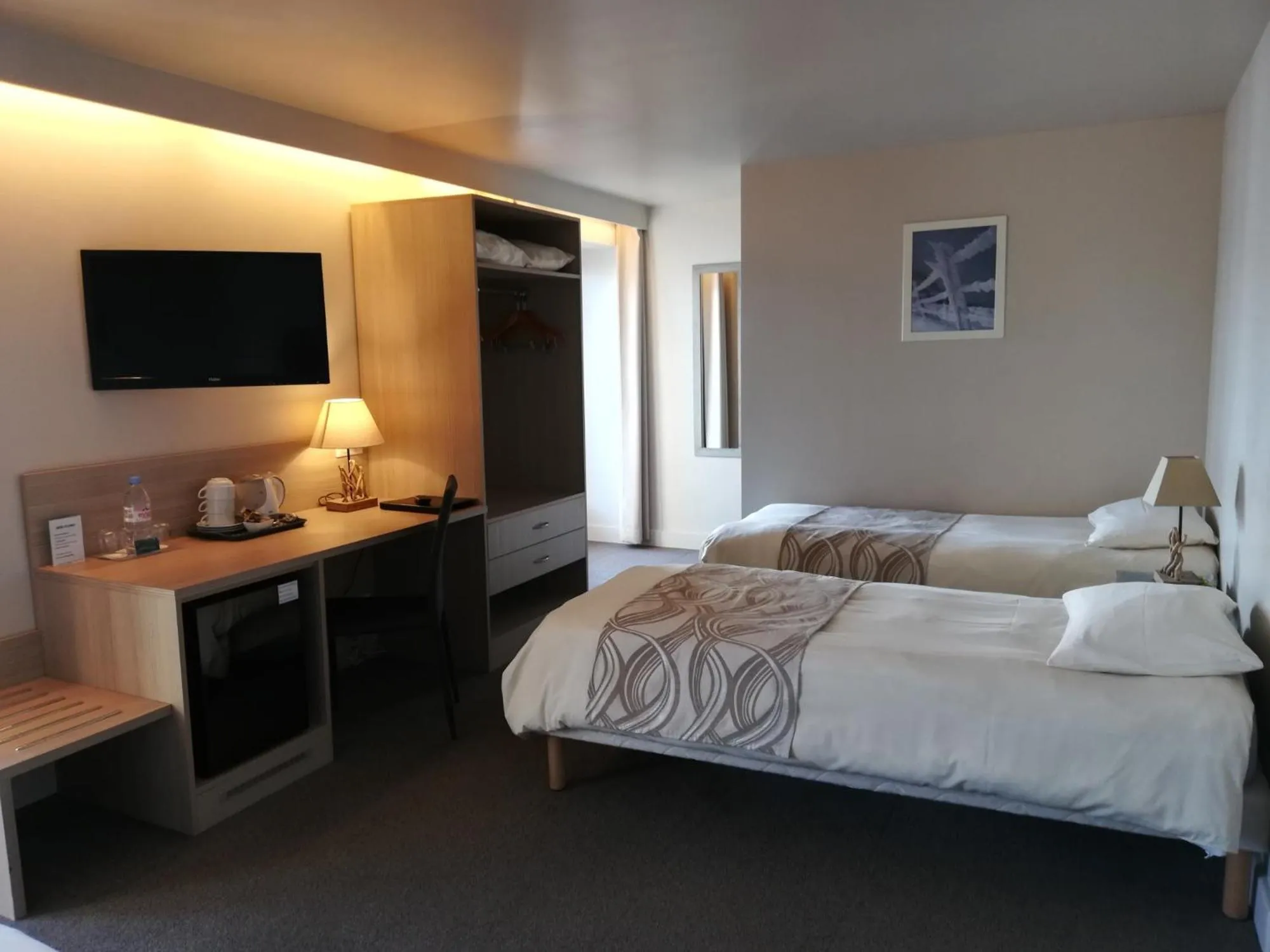 Photo of the whole room, Bed in Hotel Le Léman