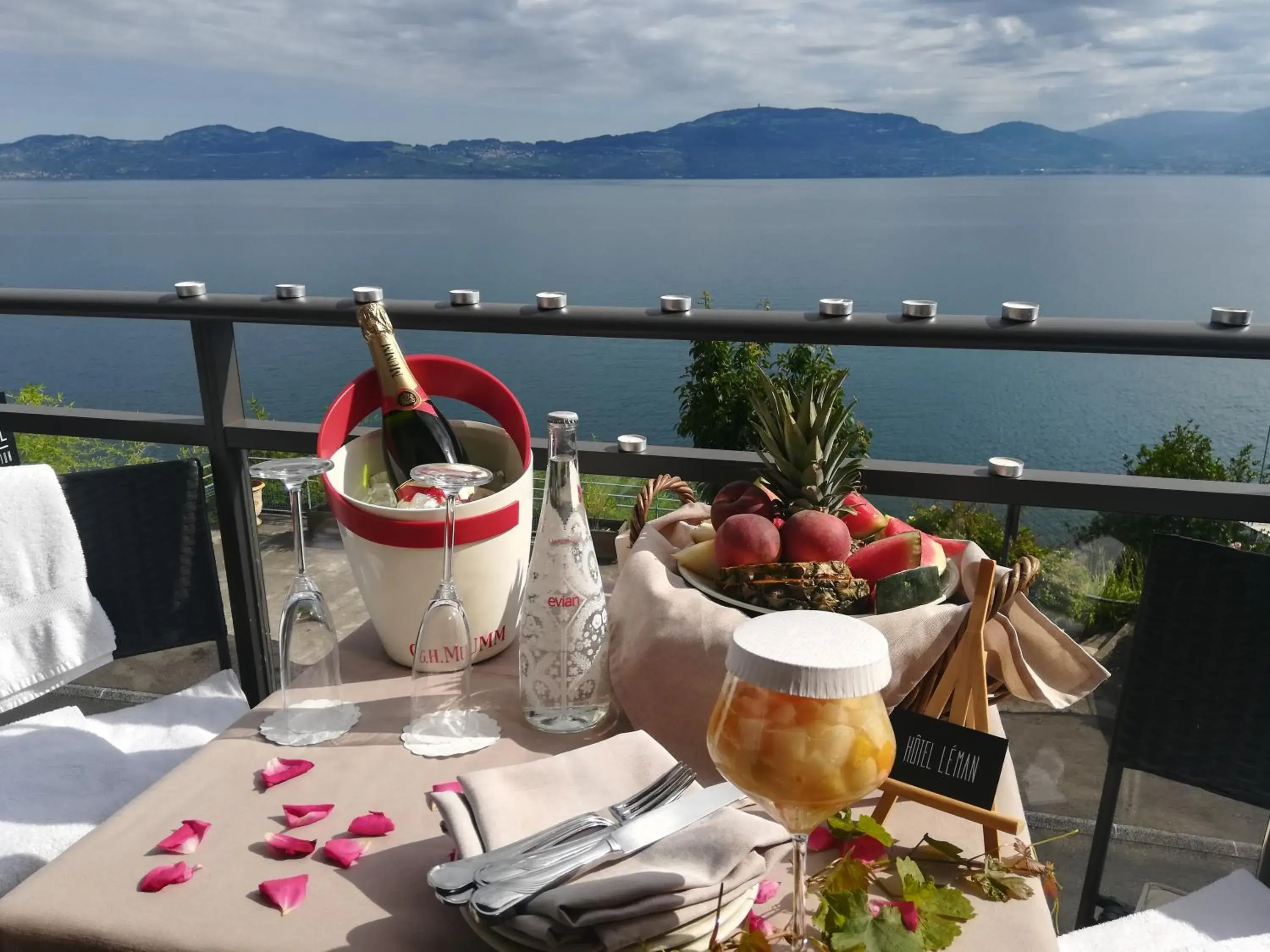 Double Room - single occupancy in Hotel Le Léman Double Room - single occupancy in Hotel Le Léman