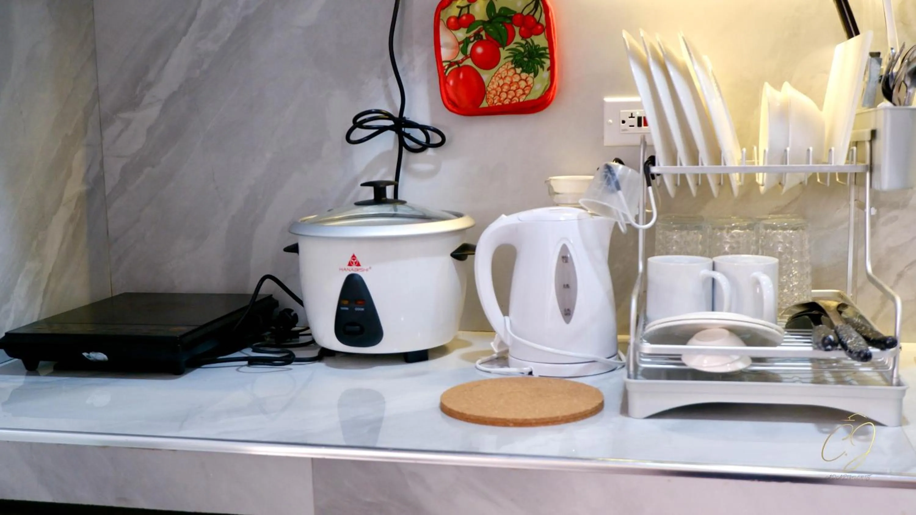 Coffee/tea facilities in CJ Apartments