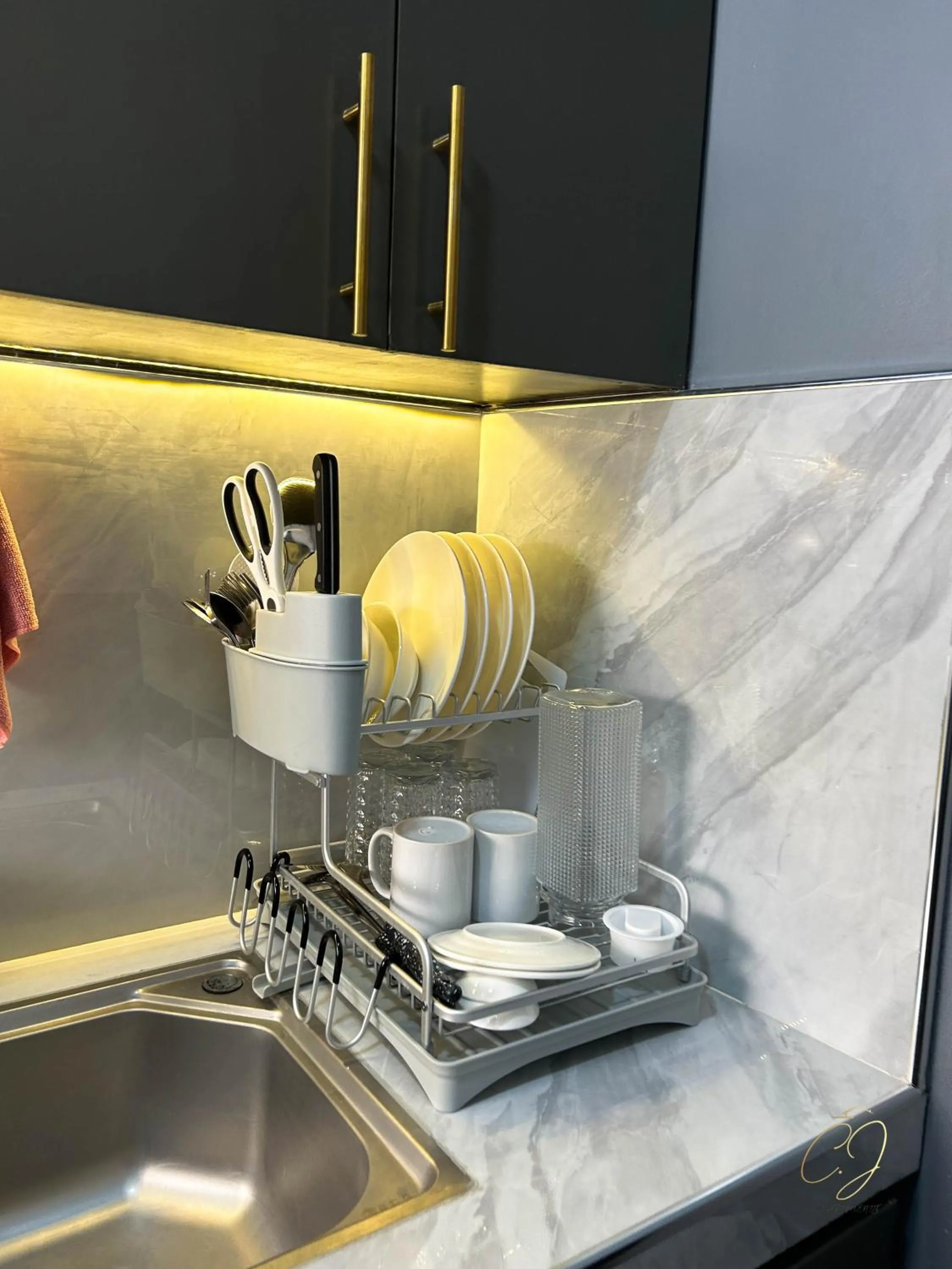 Kitchen or kitchenette in CJ Apartments