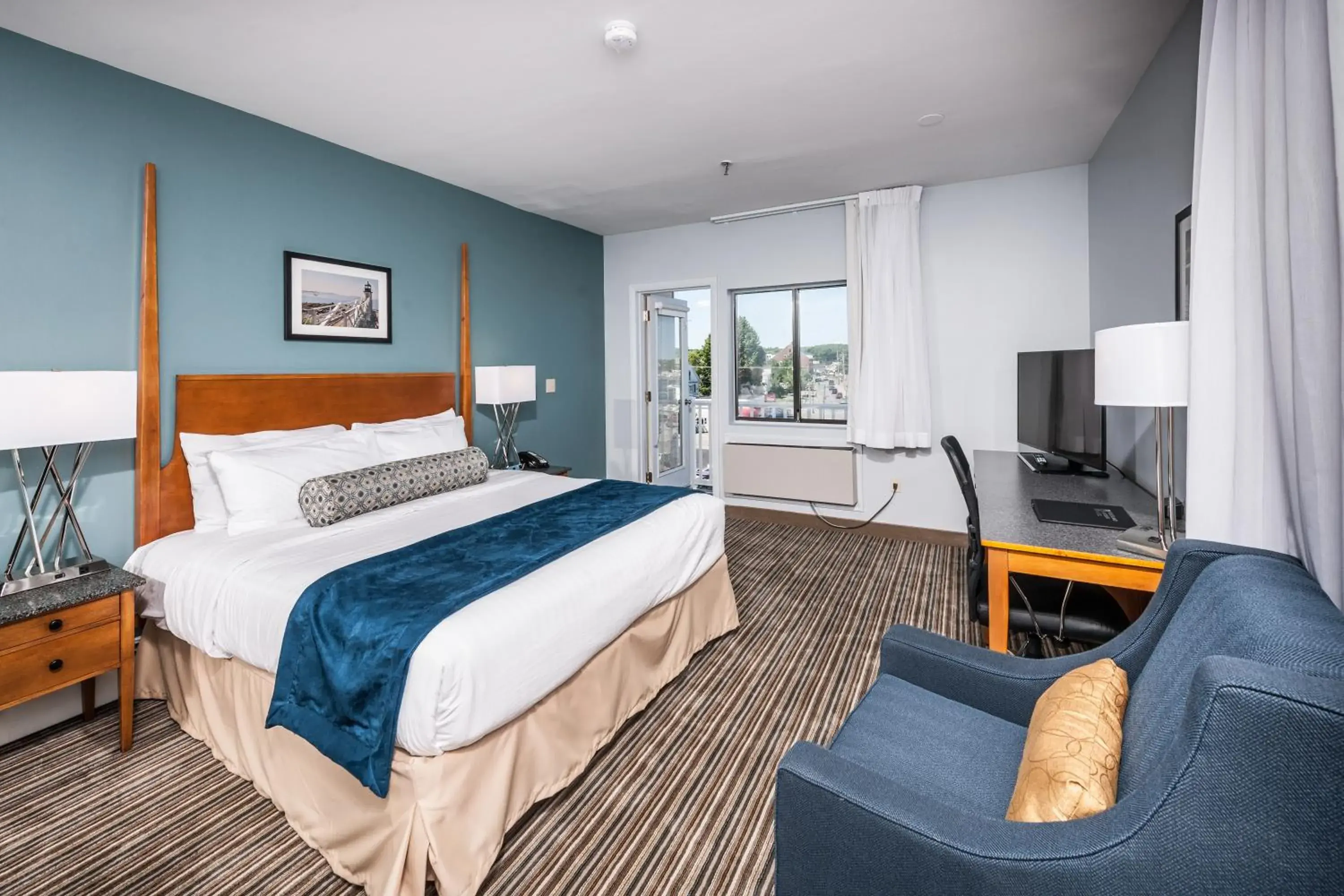 King Room with Harbor View in Rockland Harbor Hotel King Room with Harbor View in Rockland Harbor Hotel