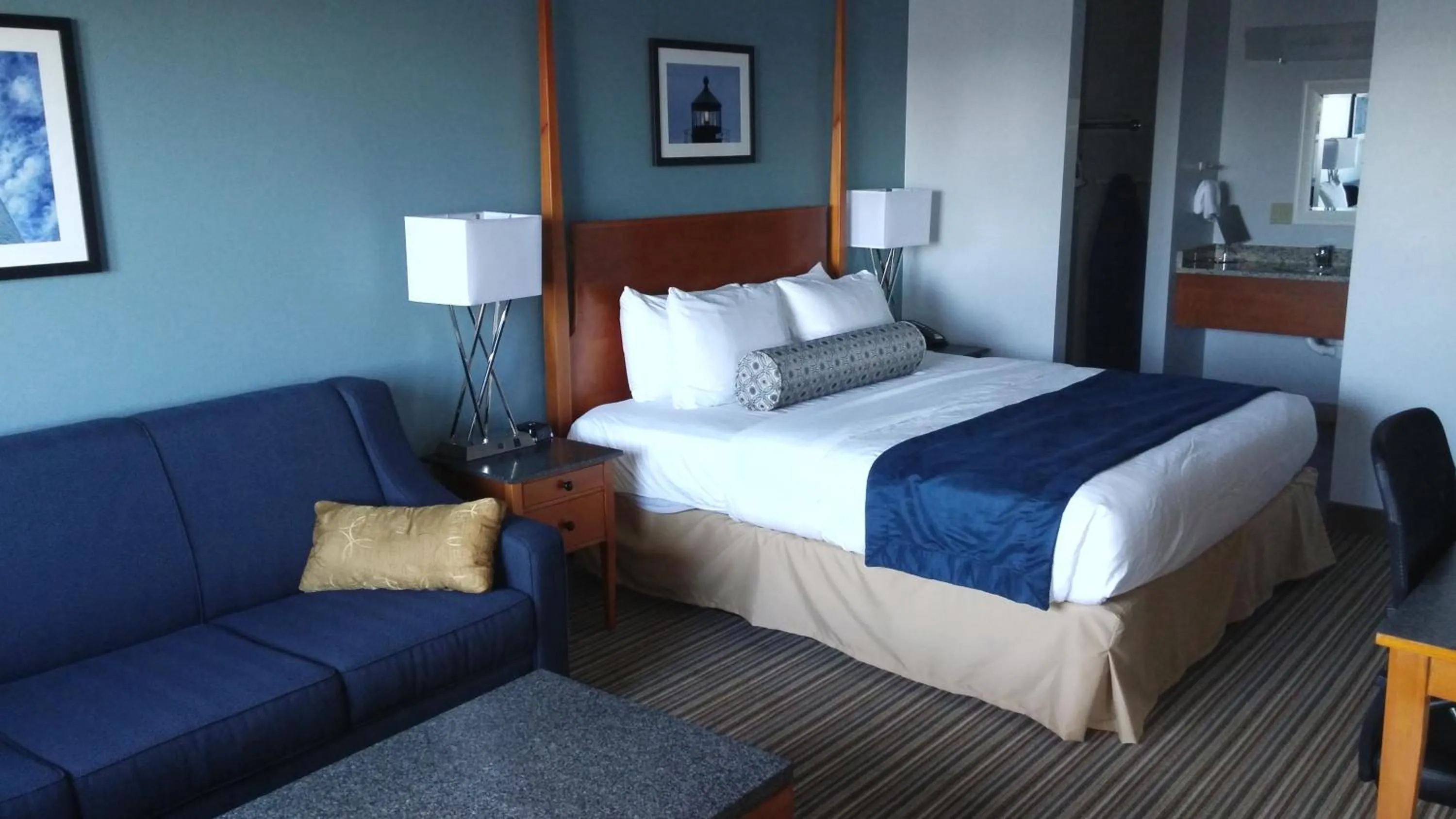 Bedroom, Bed in Rockland Harbor Hotel
