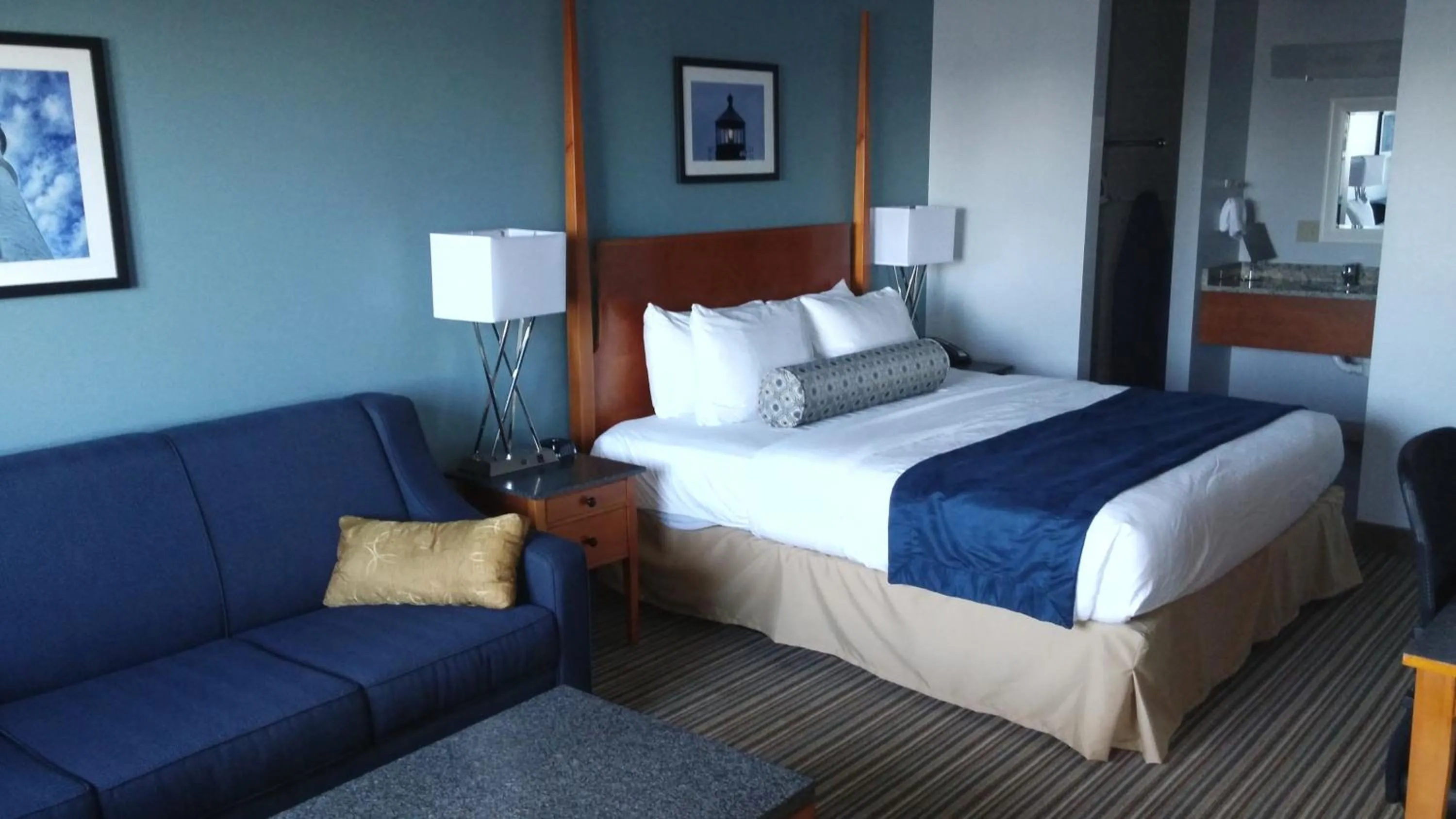 Bedroom, Bed in Rockland Harbor Hotel