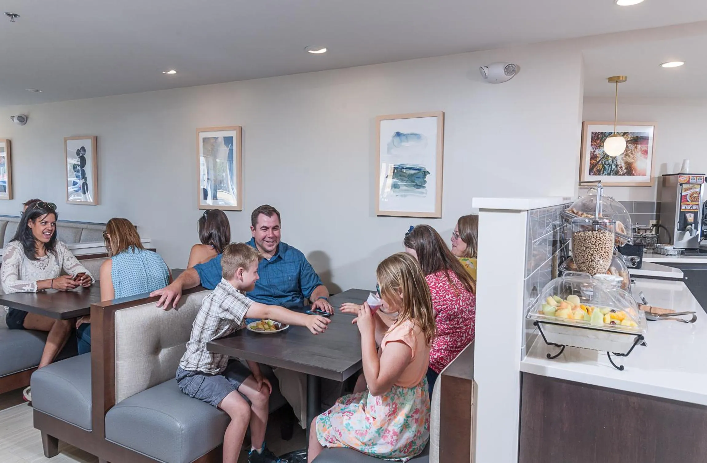 Restaurant/places to eat in Rockland Harbor Hotel