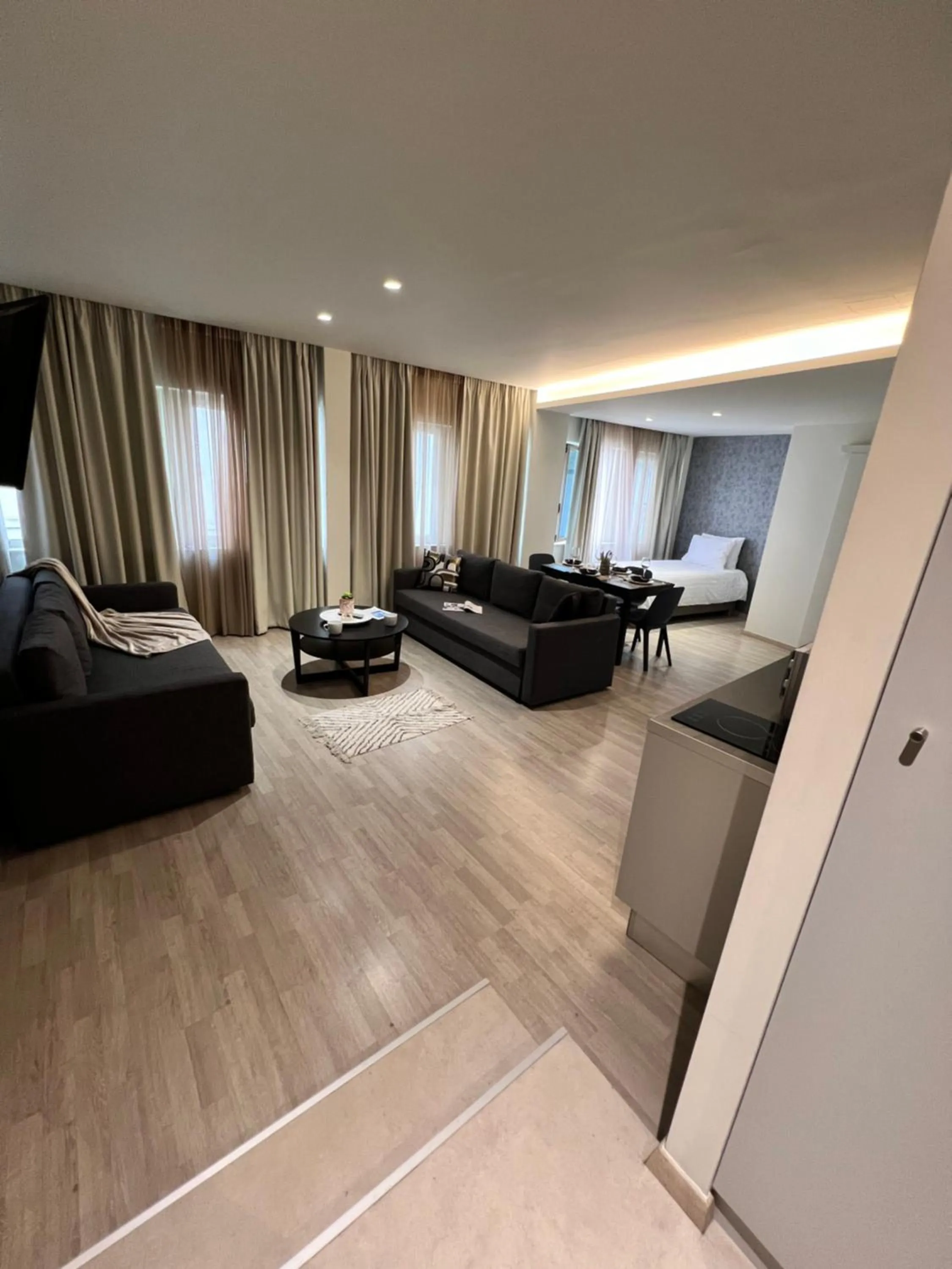 TV and multimedia, Bed in Athenian Retreat Penthouses