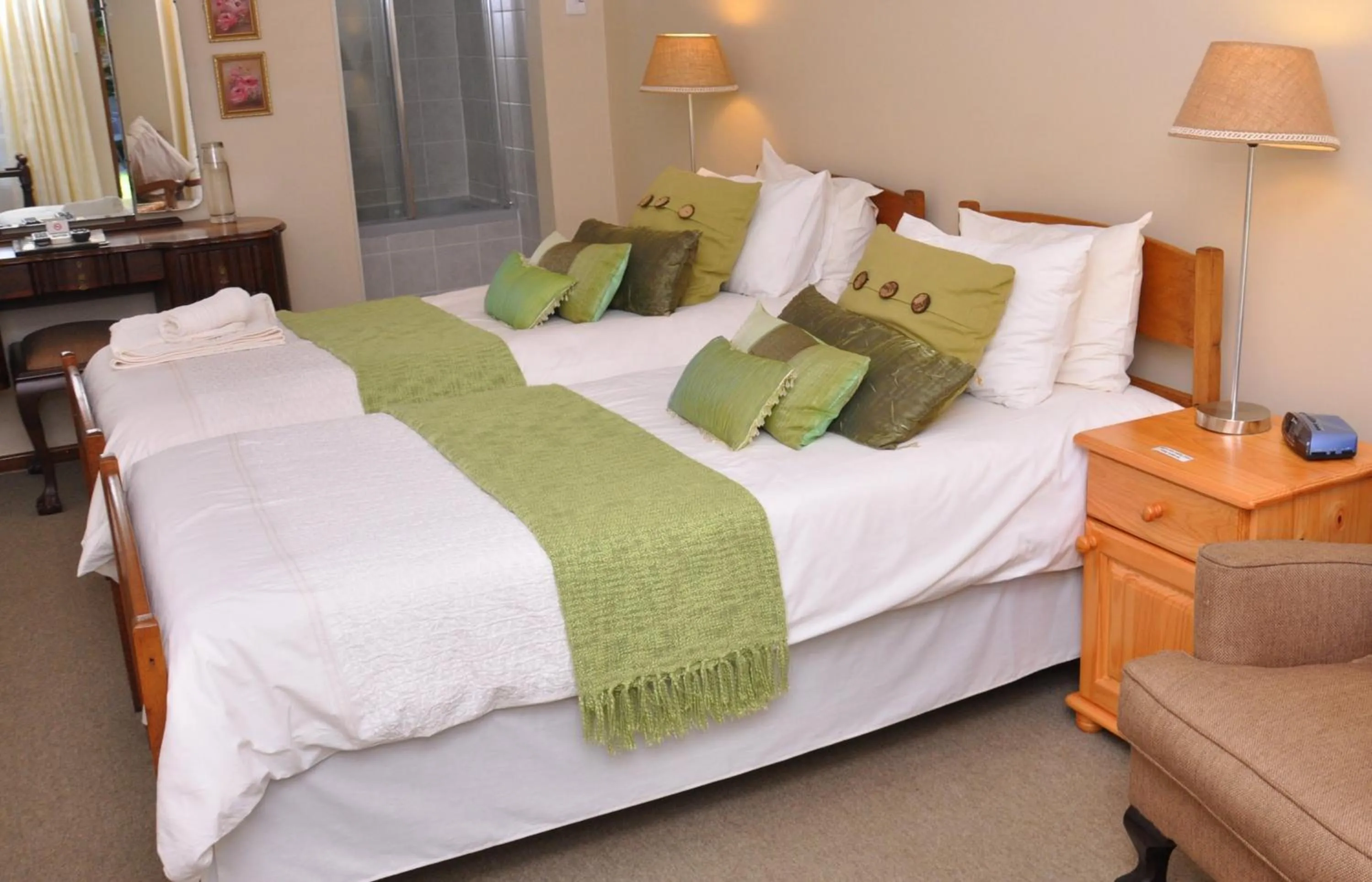 Bedroom, Bed in Birds of Paradise B&B