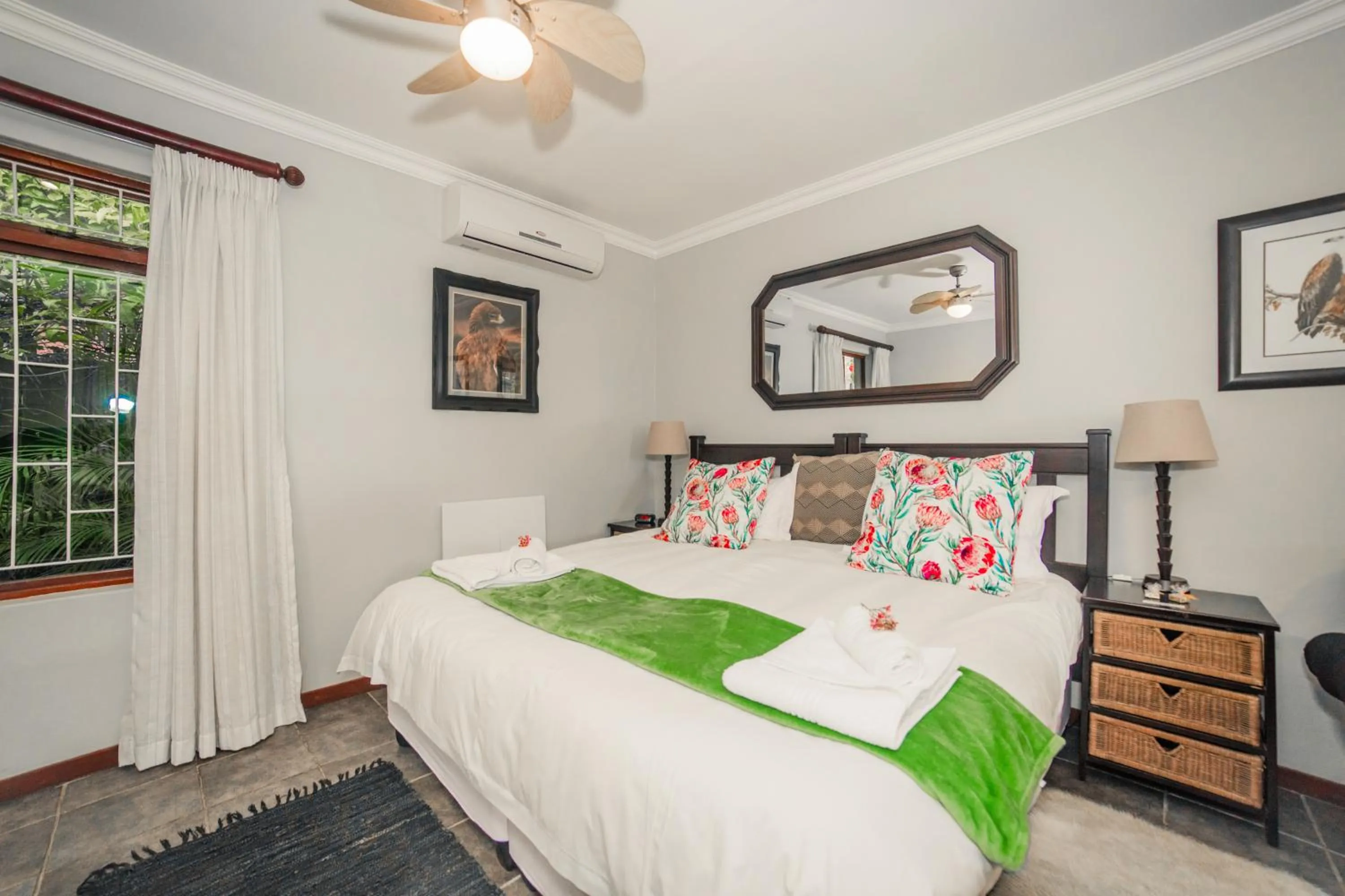 Bed in Birds of Paradise B&B