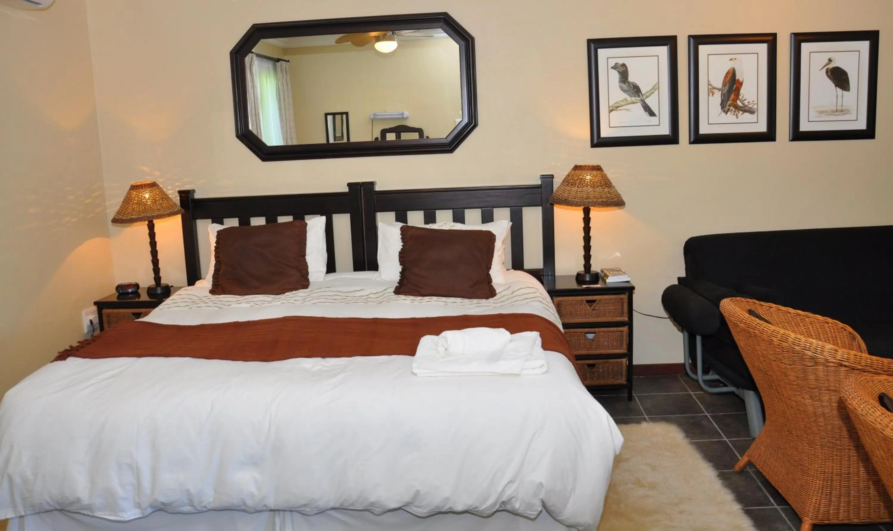 Bedroom, Bed in Birds of Paradise B&B