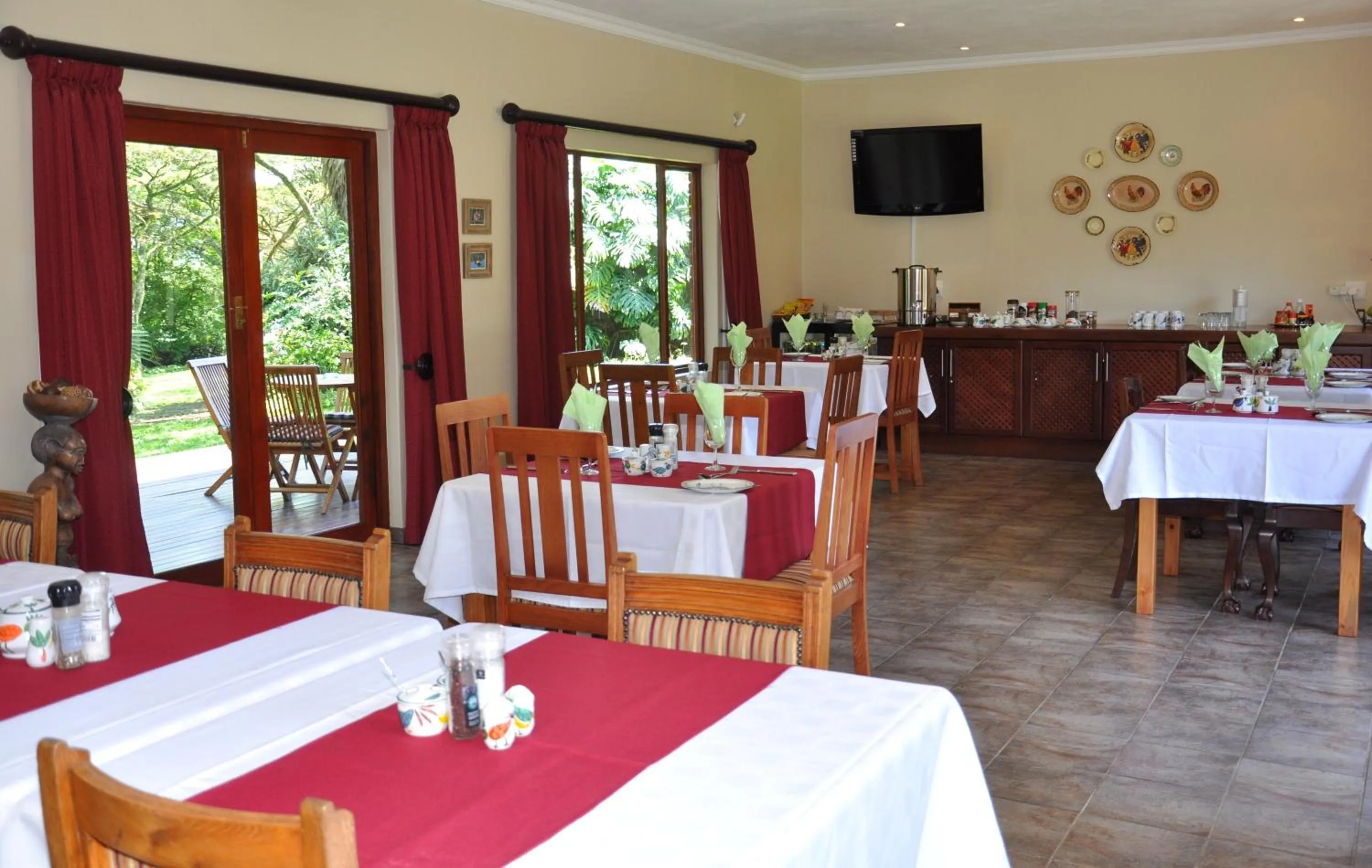 Restaurant/places to eat in Birds of Paradise B&B