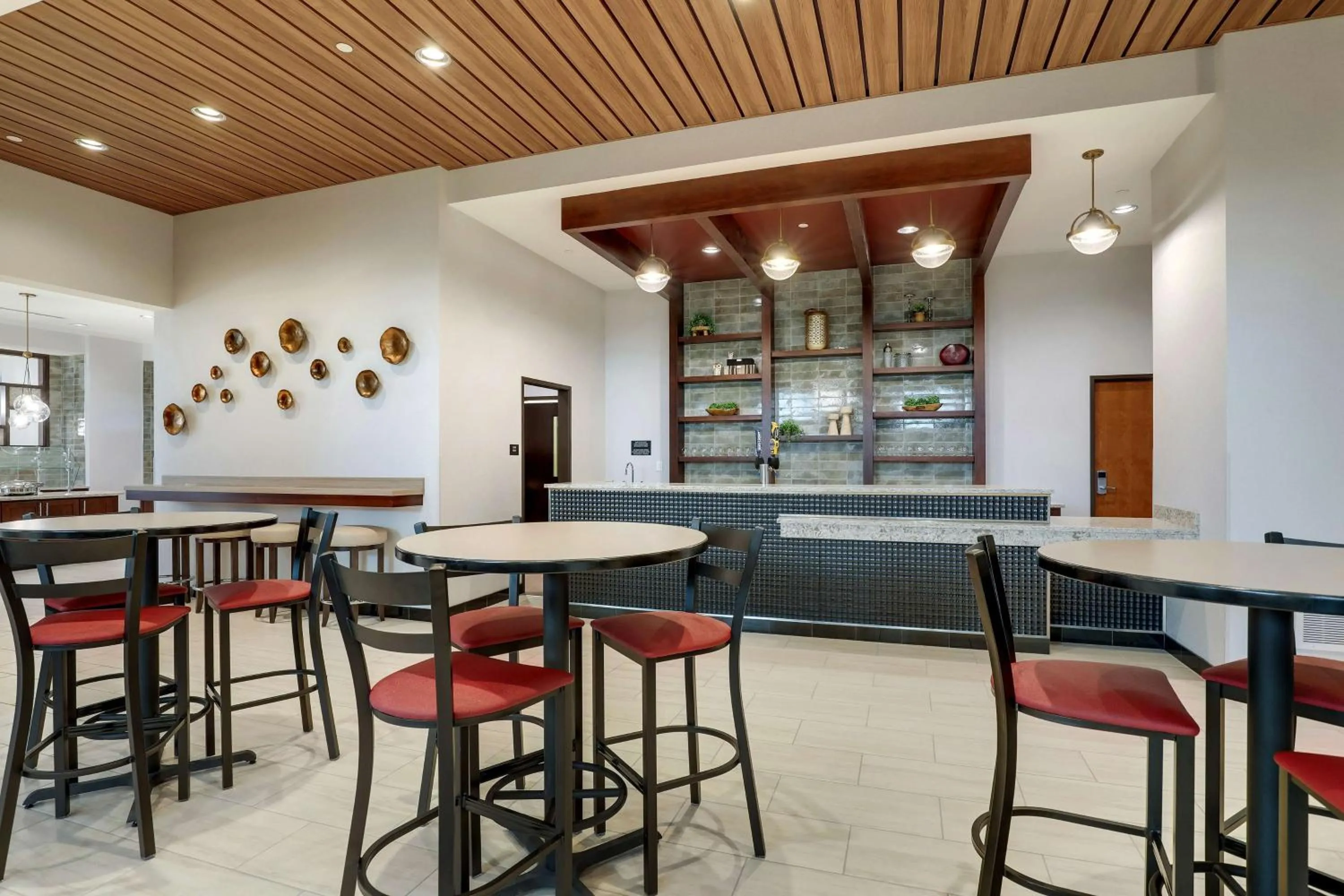 Lounge or bar in Drury Plaza Hotel Cincinnati Florence