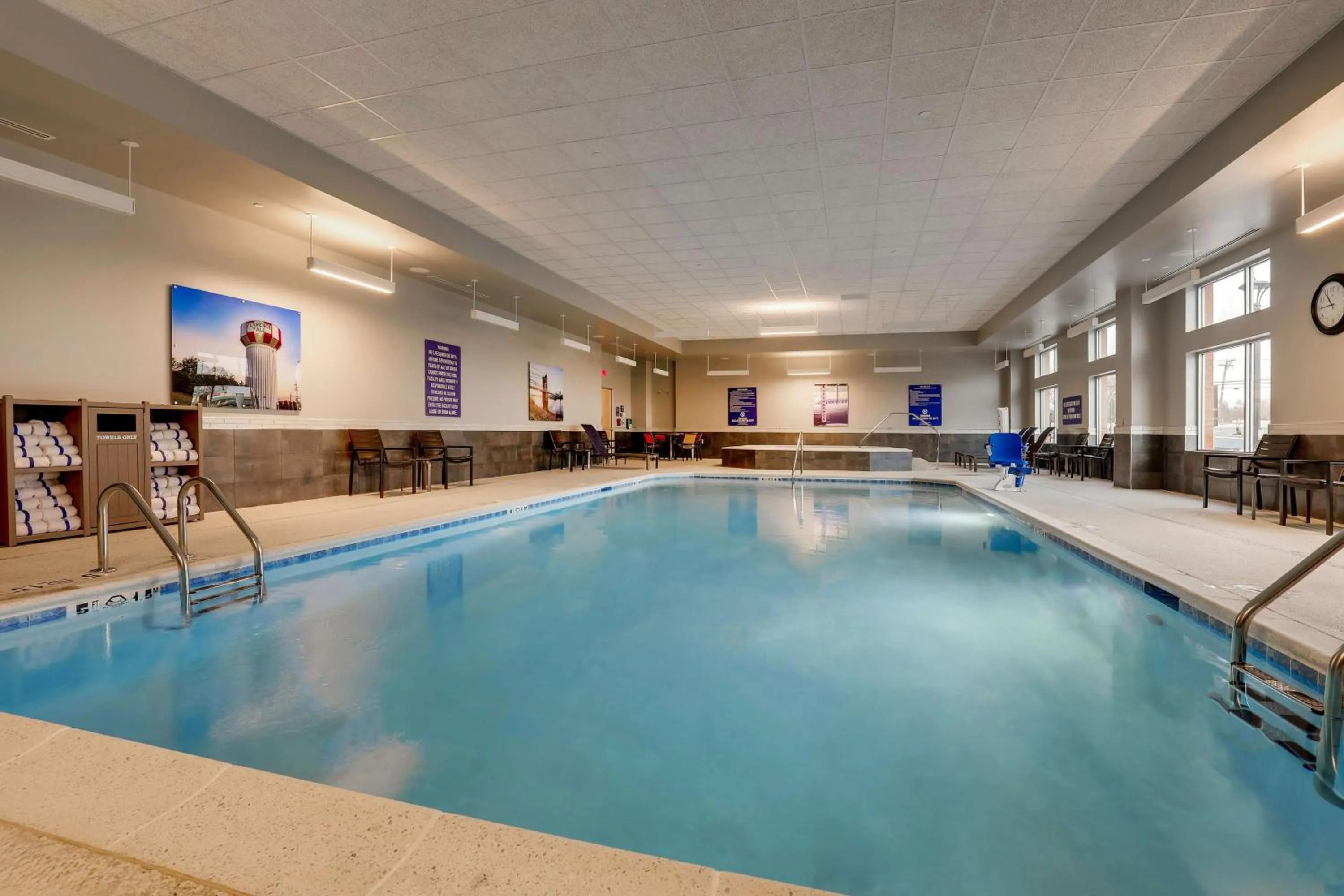 Pool view in Drury Plaza Hotel Cincinnati Florence