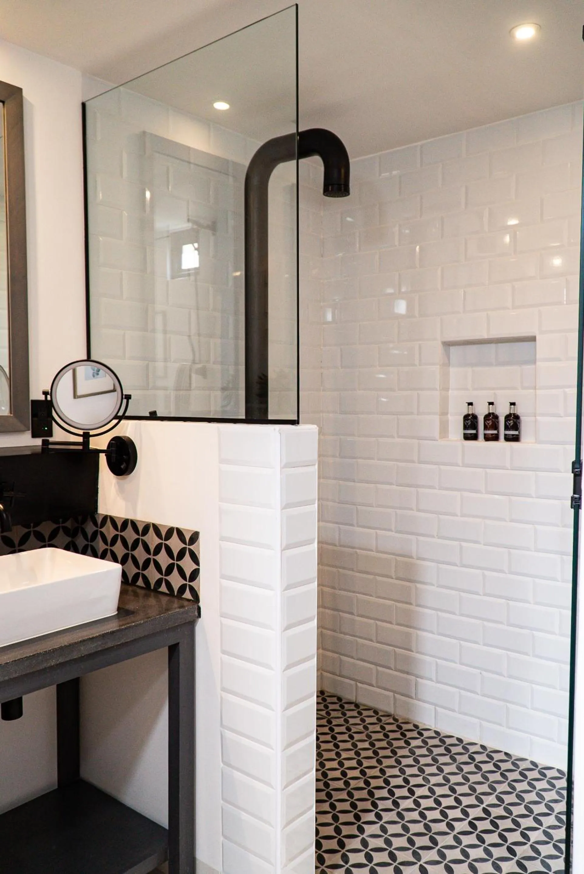 Shower in Flamboyan Hotel & Residences