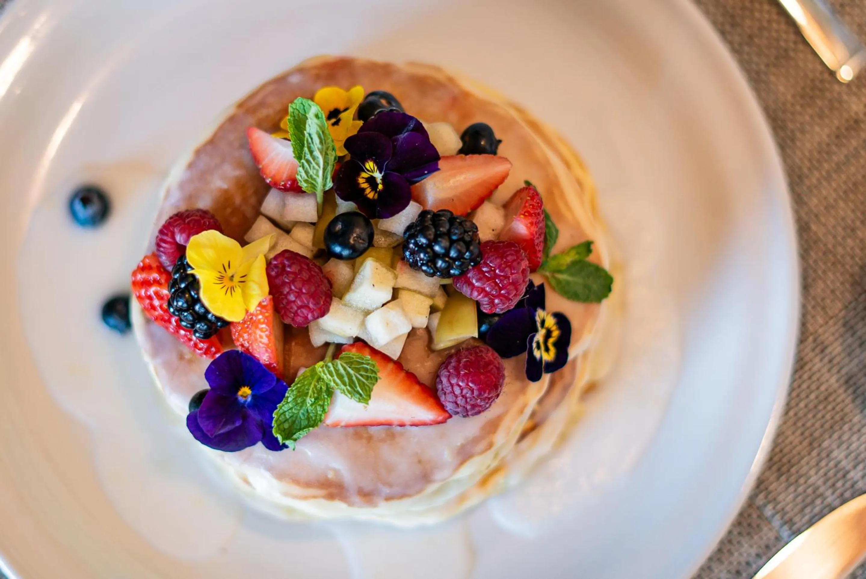 Restaurant/places to eat in Flamboyan Hotel & Residences