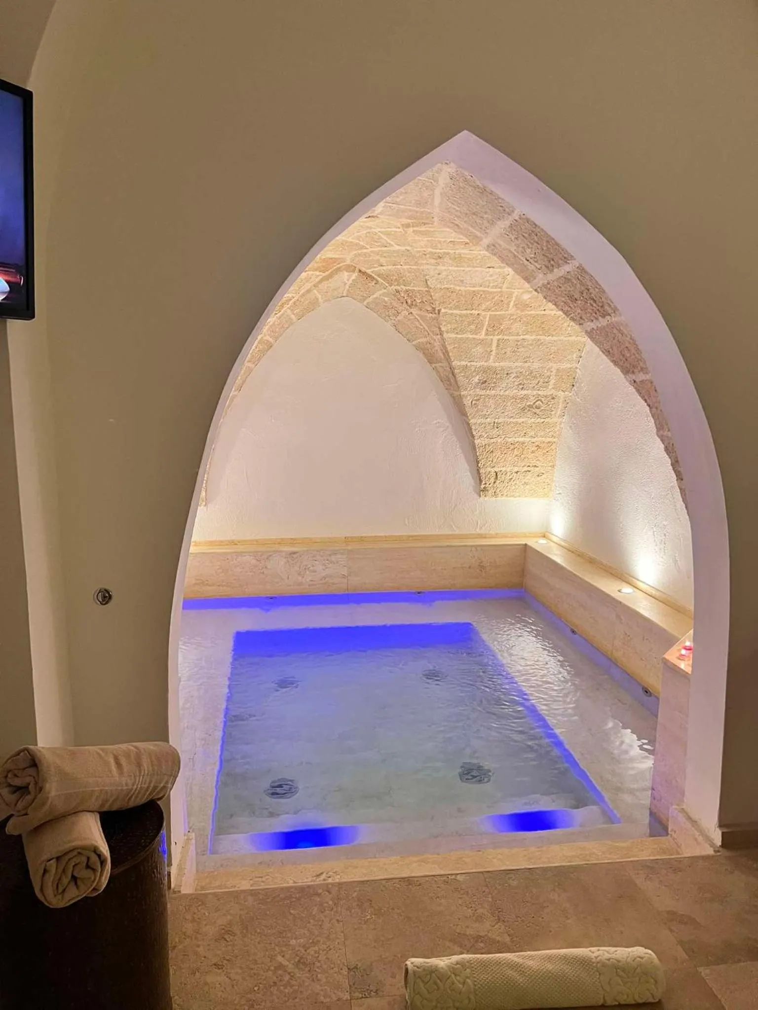 Swimming pool in TS Residence