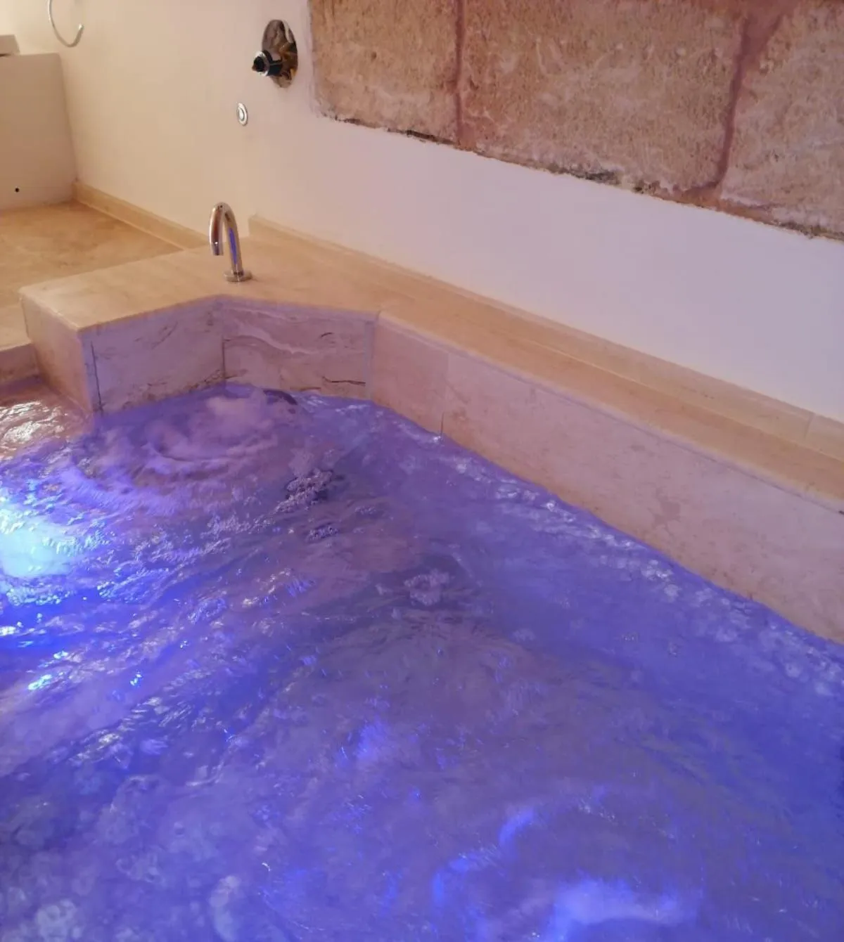 Hot Tub in TS Residence