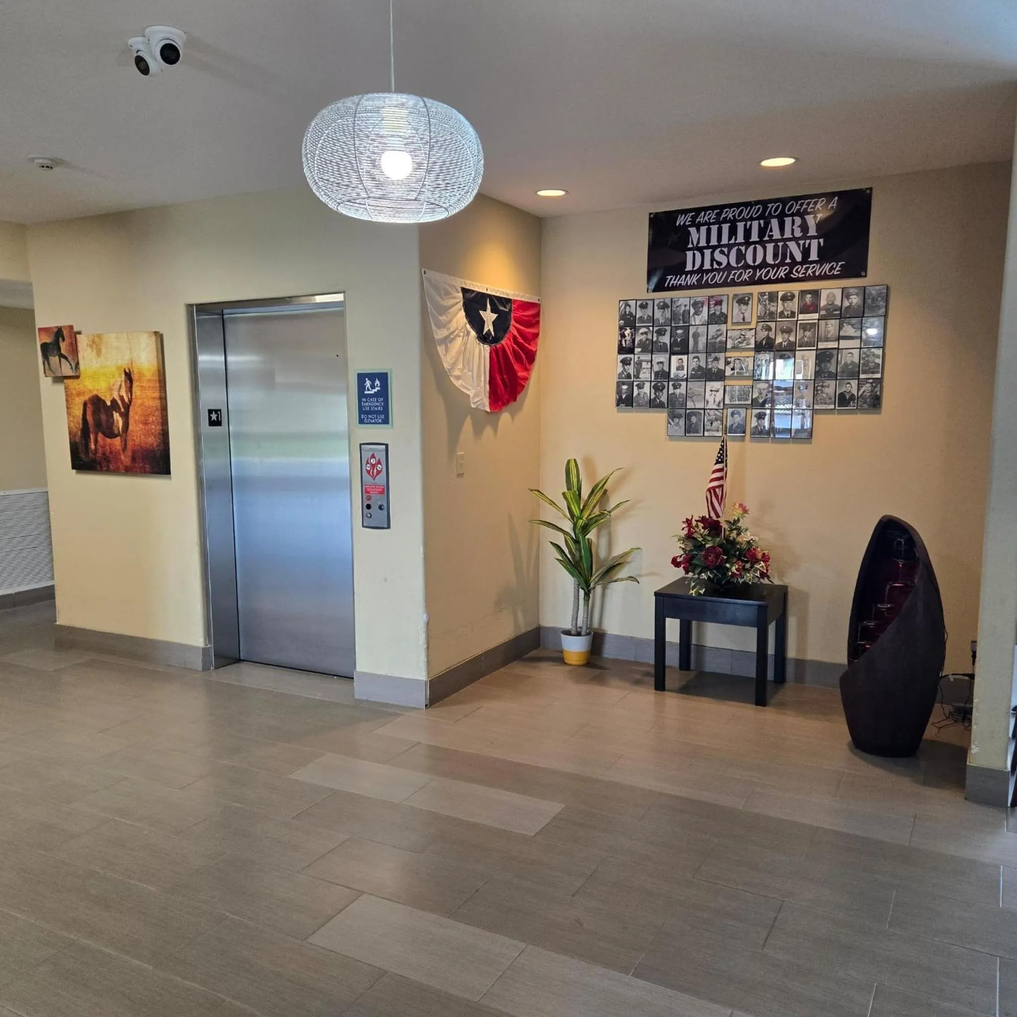 Lobby or reception in Karnes City Lodge