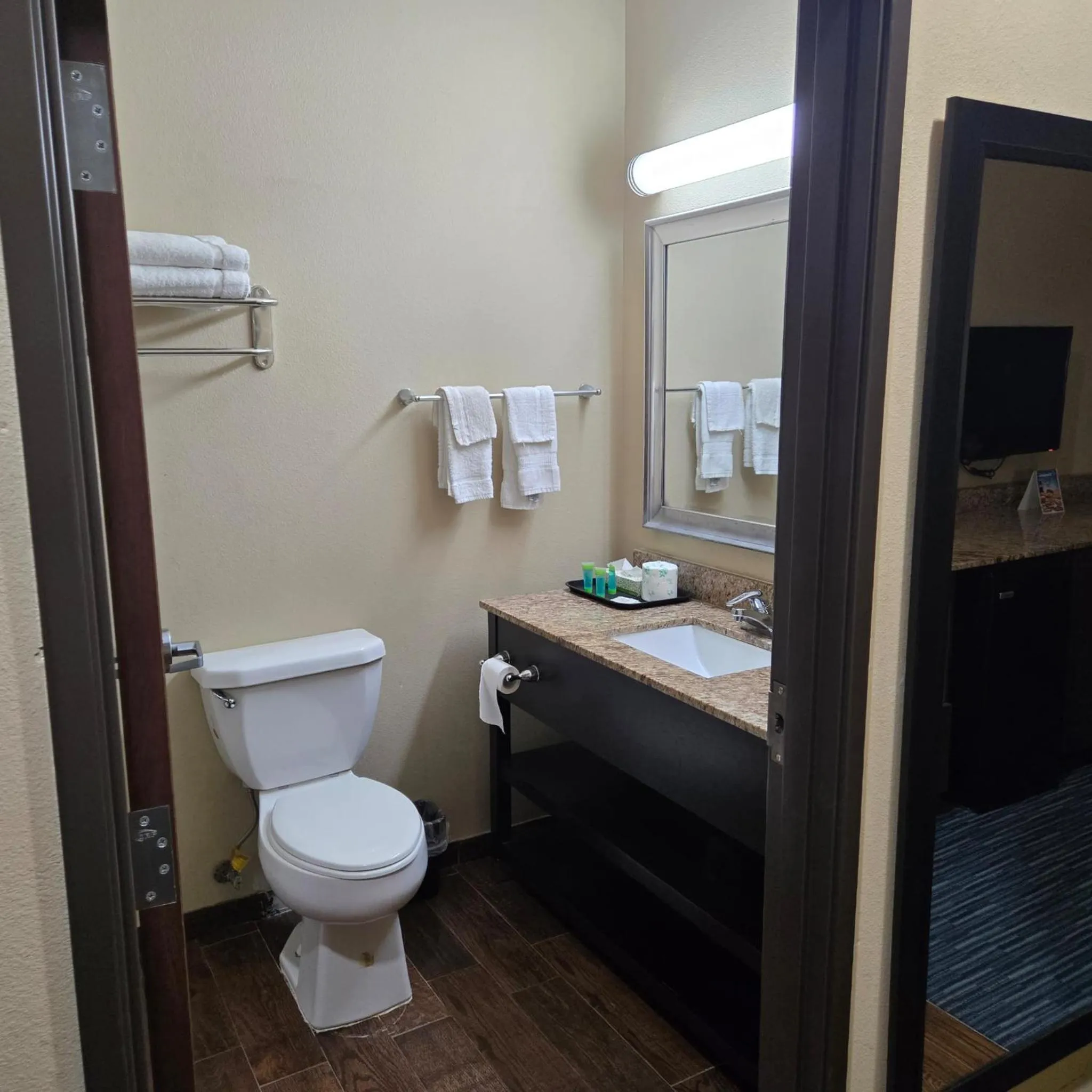 Bathroom in Karnes City Lodge