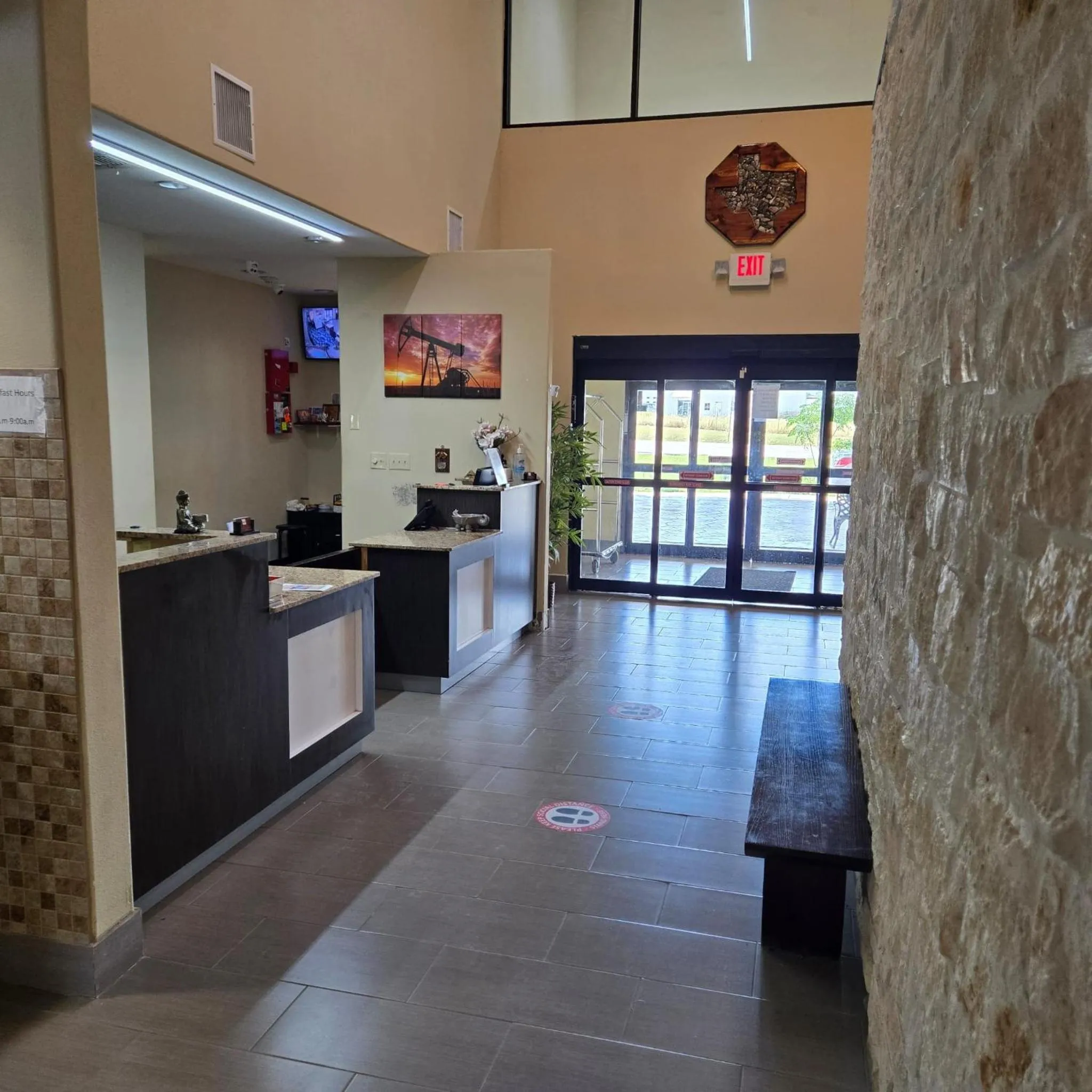 Lobby or reception in Karnes City Lodge