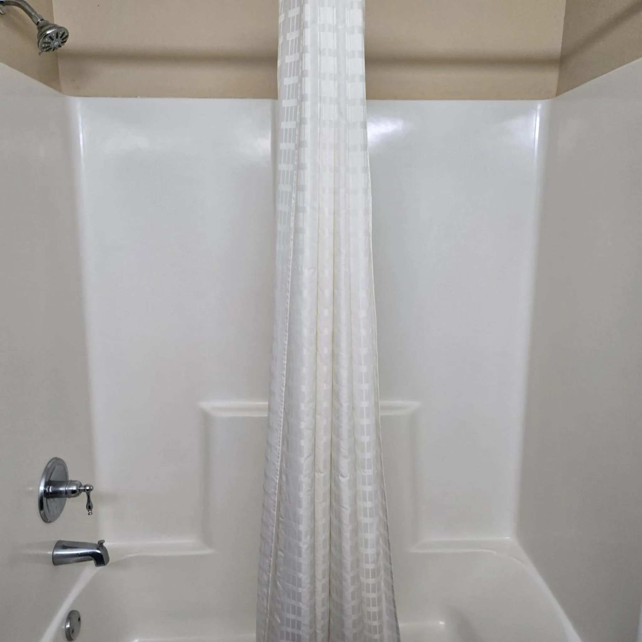 Bathroom in Karnes City Lodge