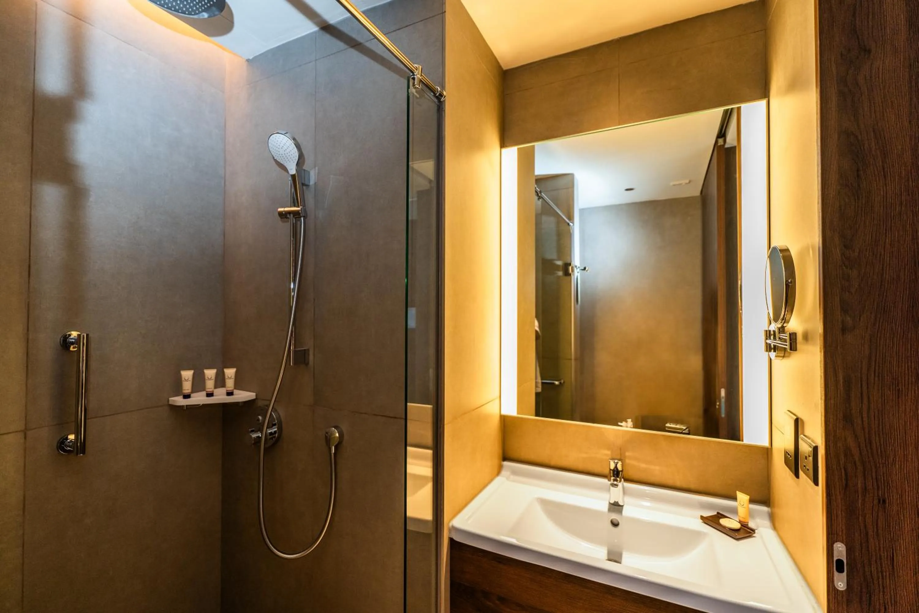 Shower in Sofia Colombo City Hotel