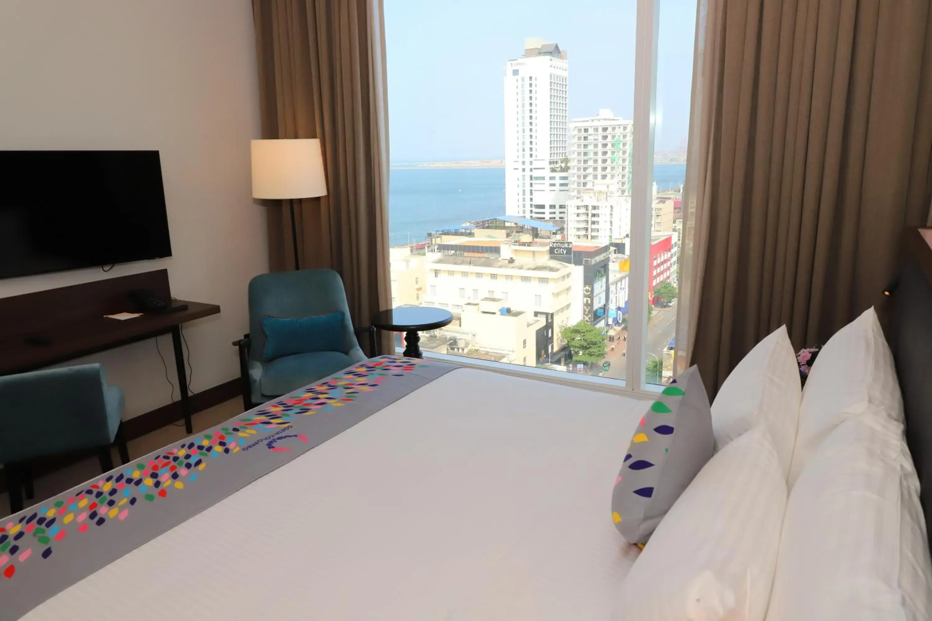 Deluxe King Room with Sea View - single occupancy in Sofia Colombo City Hotel Deluxe King Room with Sea View - single occupancy in Sofia Colombo City Hotel