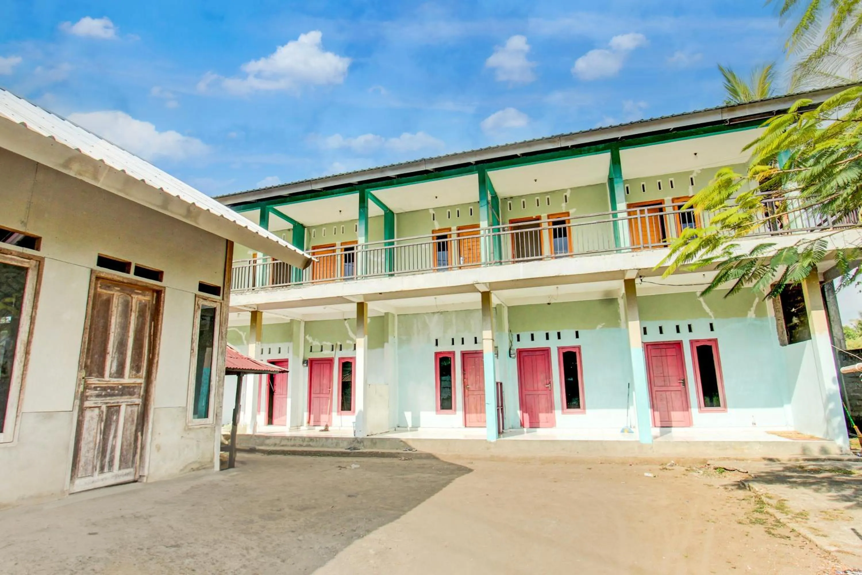 Facade/entrance in OYO Life 93015 Kos Anto