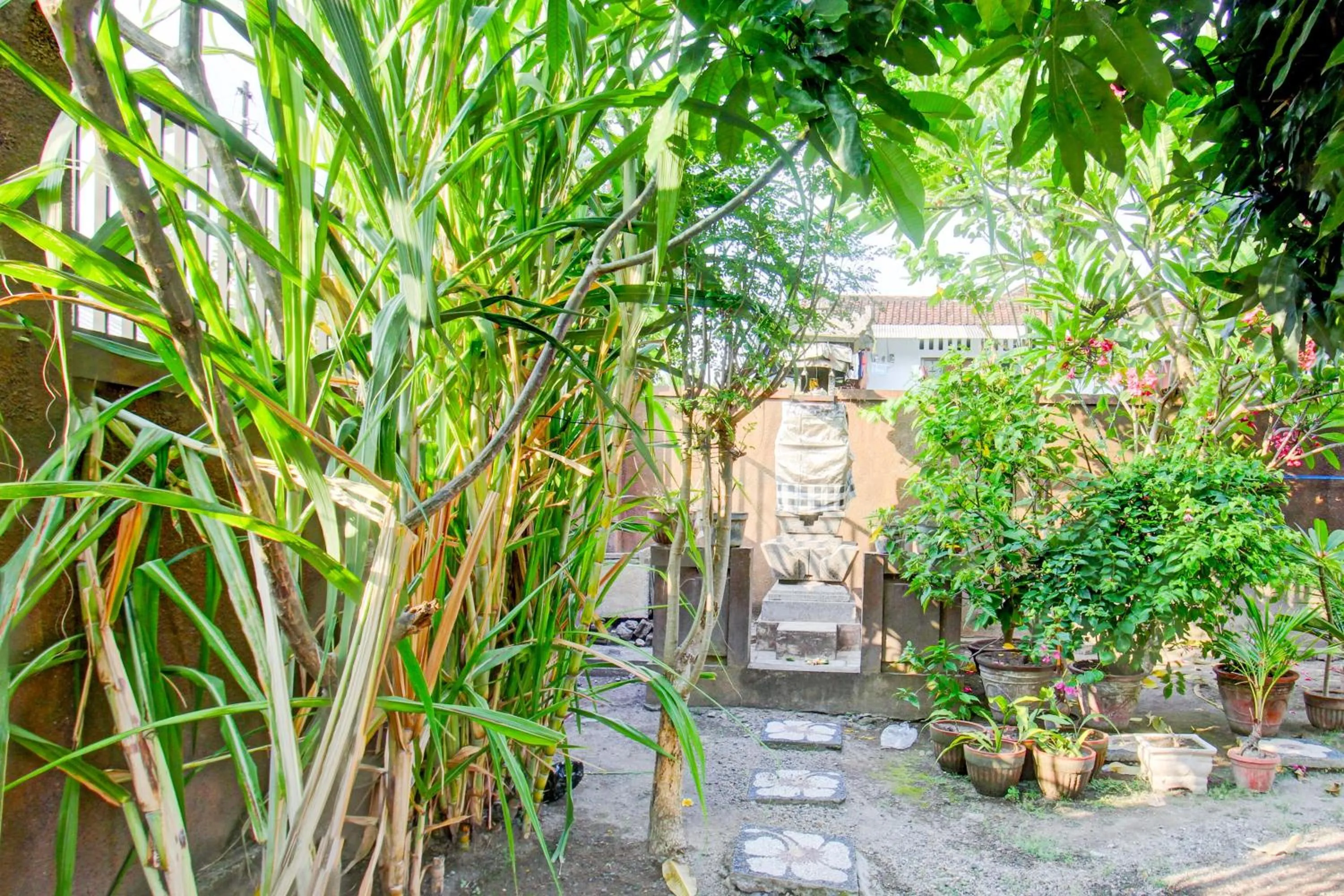 Lobby or reception in OYO Life 93284 Kos Cendana Raya