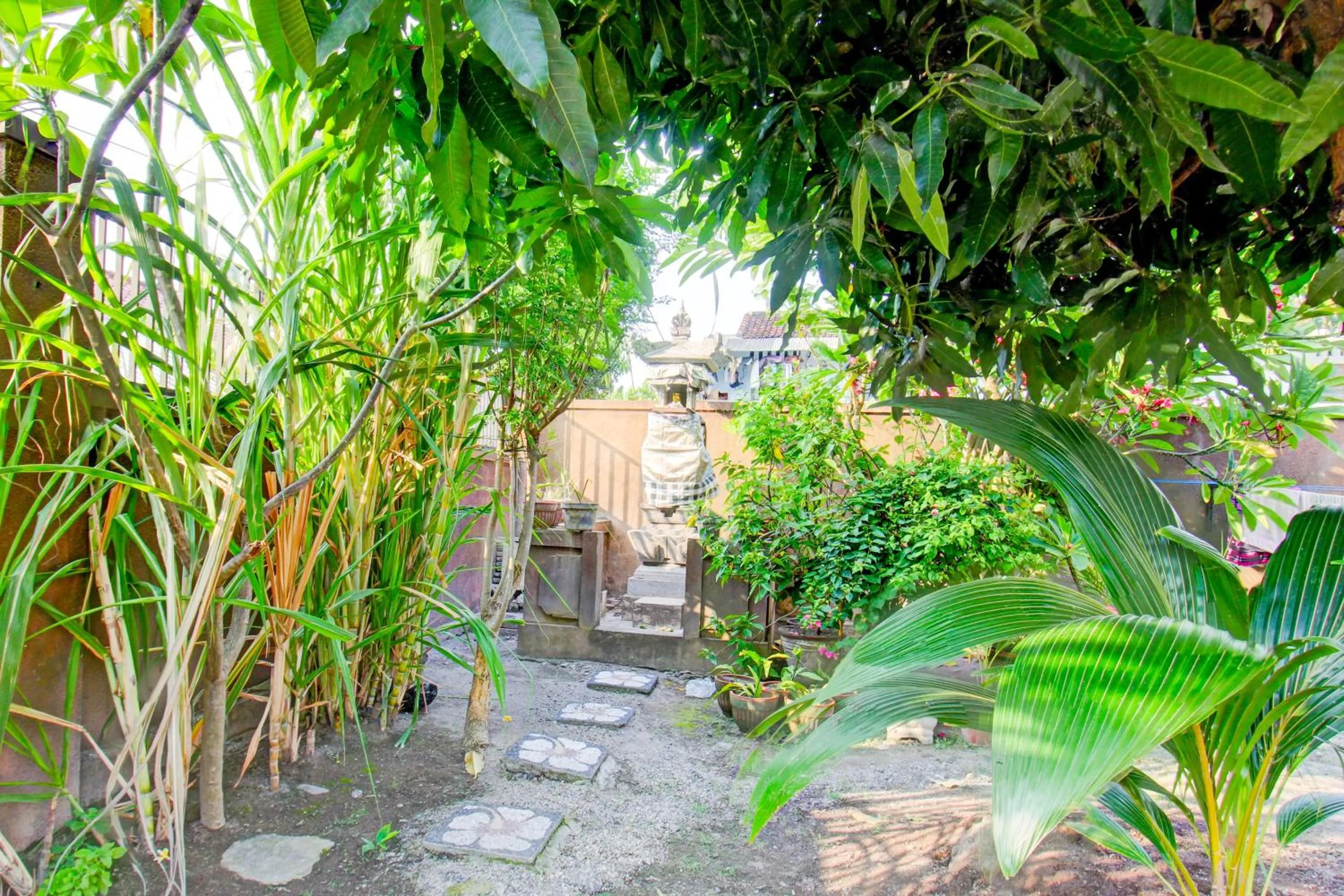 Lobby or reception in OYO Life 93284 Kos Cendana Raya