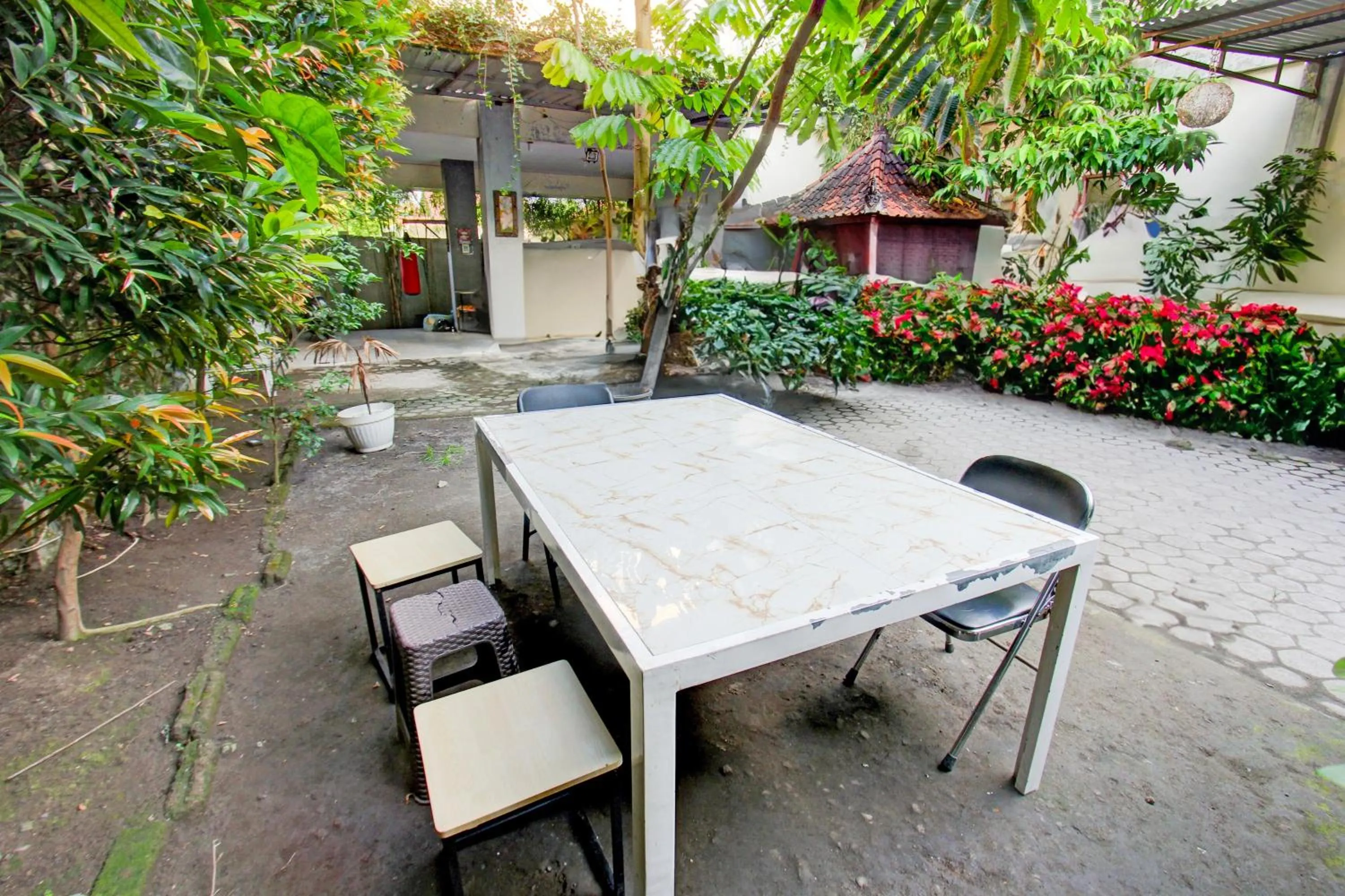 Lobby or reception in OYO Life 93257 Kos Anugerah