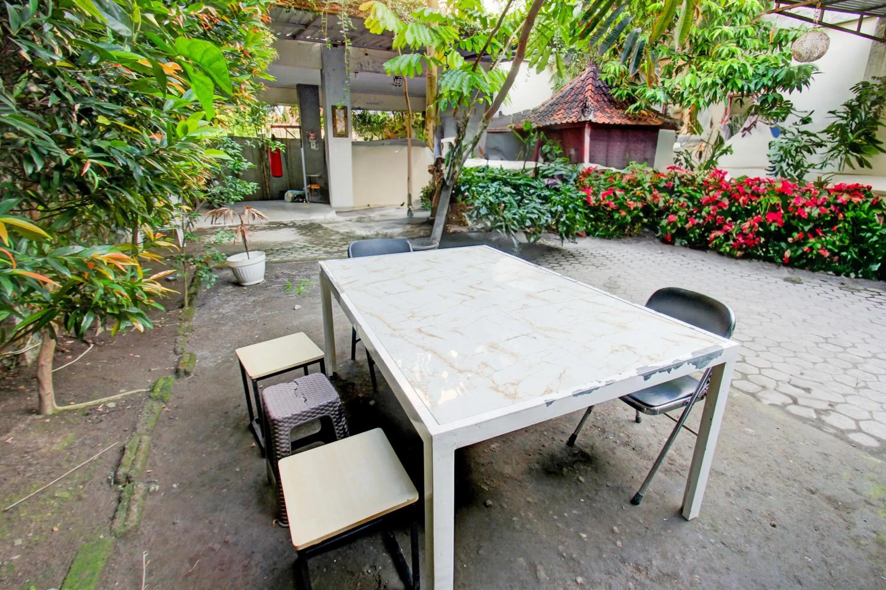 Lobby or reception in OYO Life 93257 Kos Anugerah