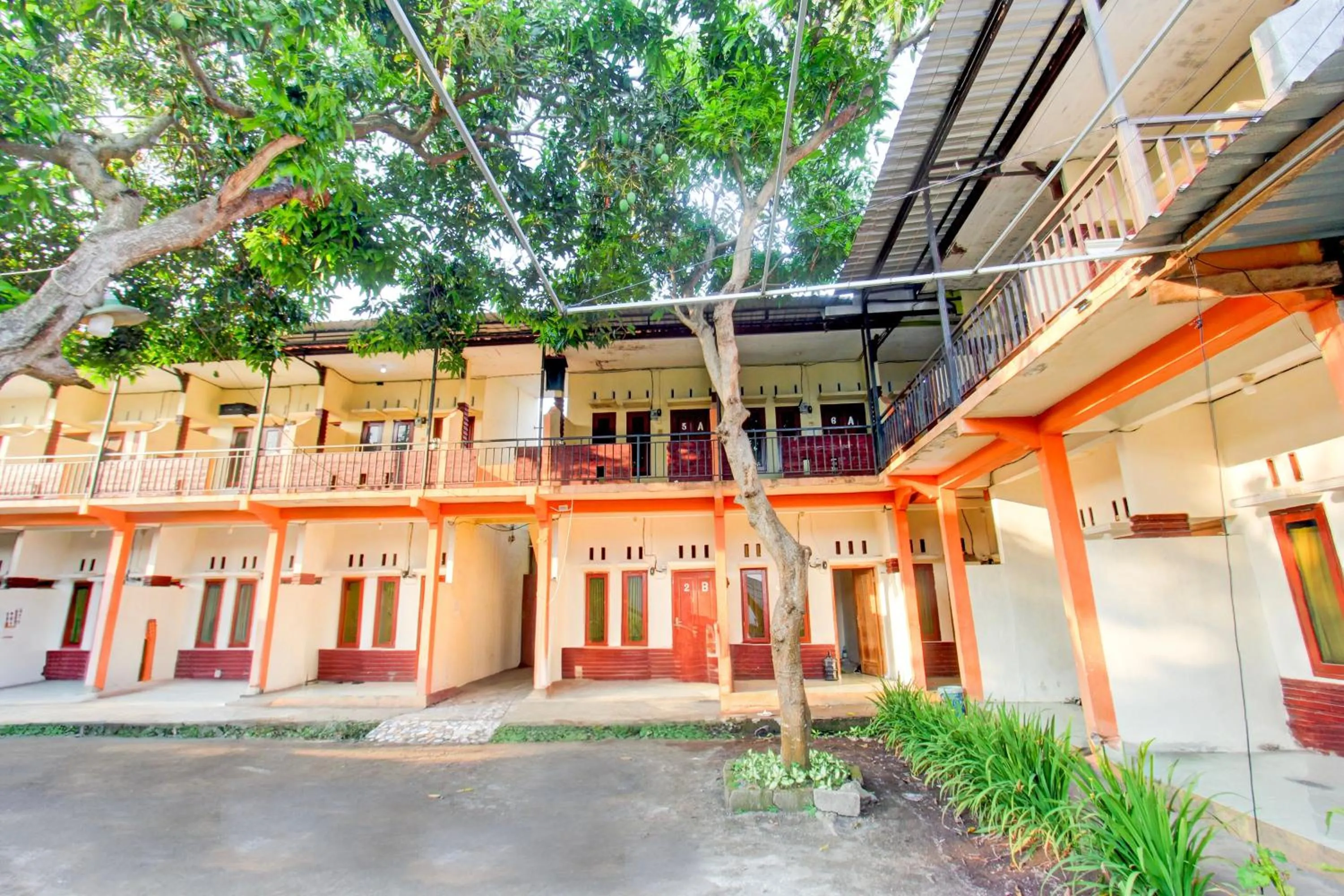 Facade/entrance in OYO Life 93257 Kos Anugerah