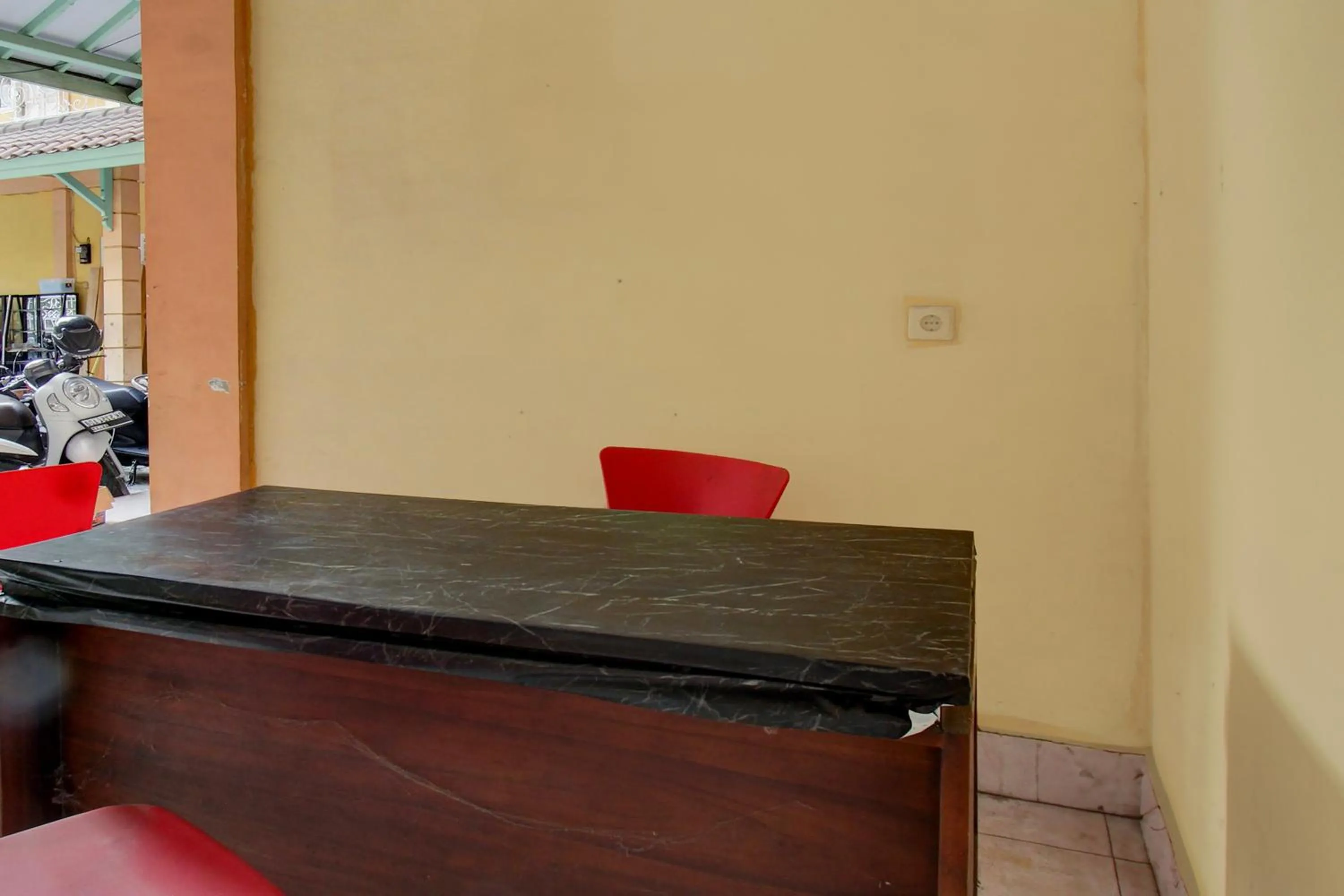 Lobby or reception in OYO Life 93265 Kos Cendana Seruni Raya