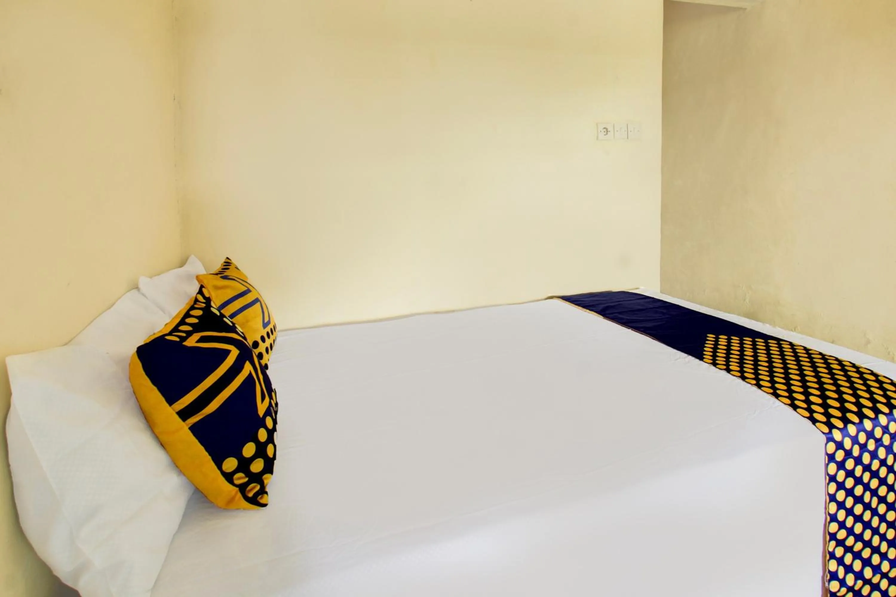 Bedroom, Bed in OYO Life 93256 Kos Meninting