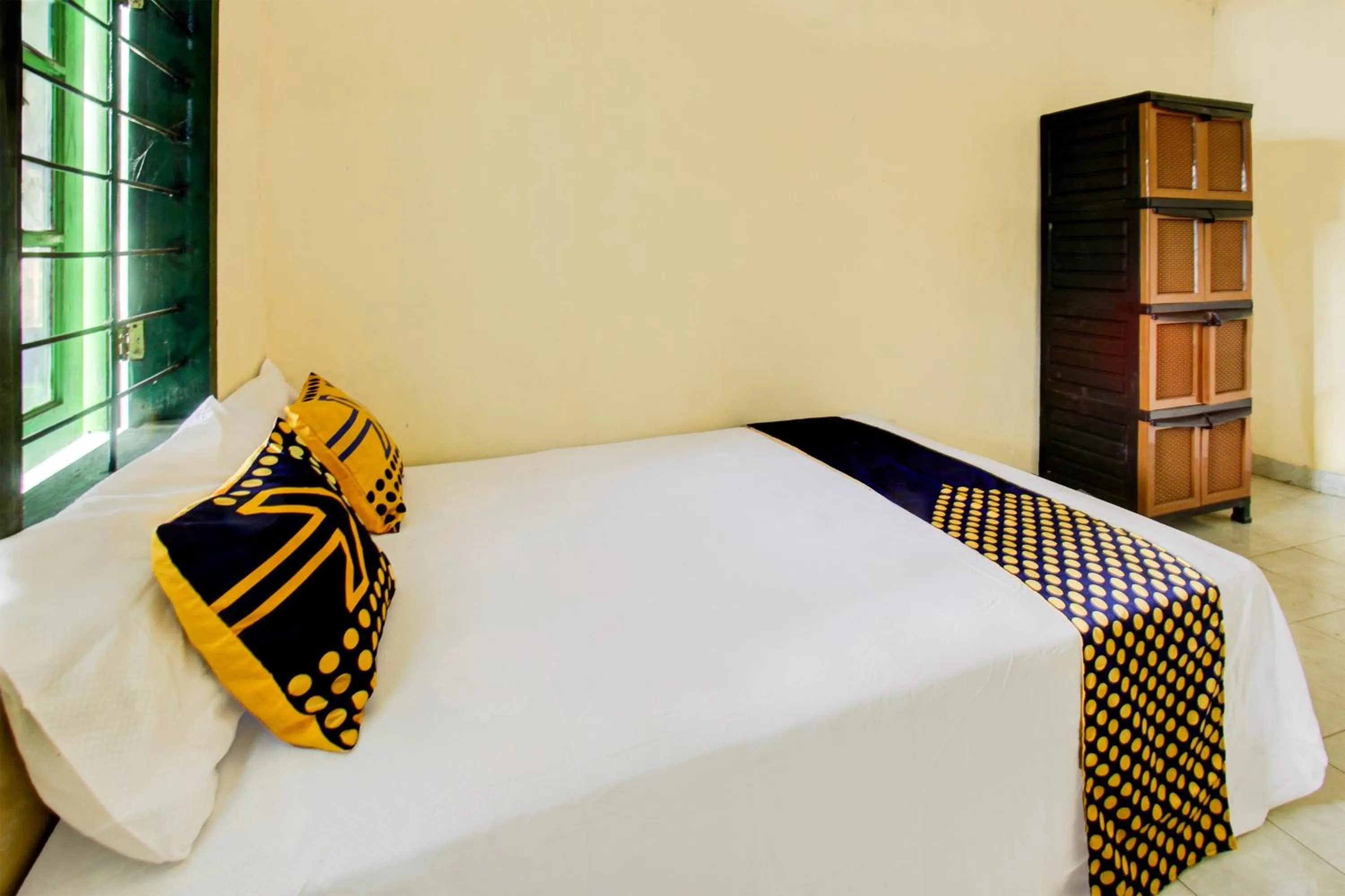 Bedroom, Bed in OYO Life 93256 Kos Meninting