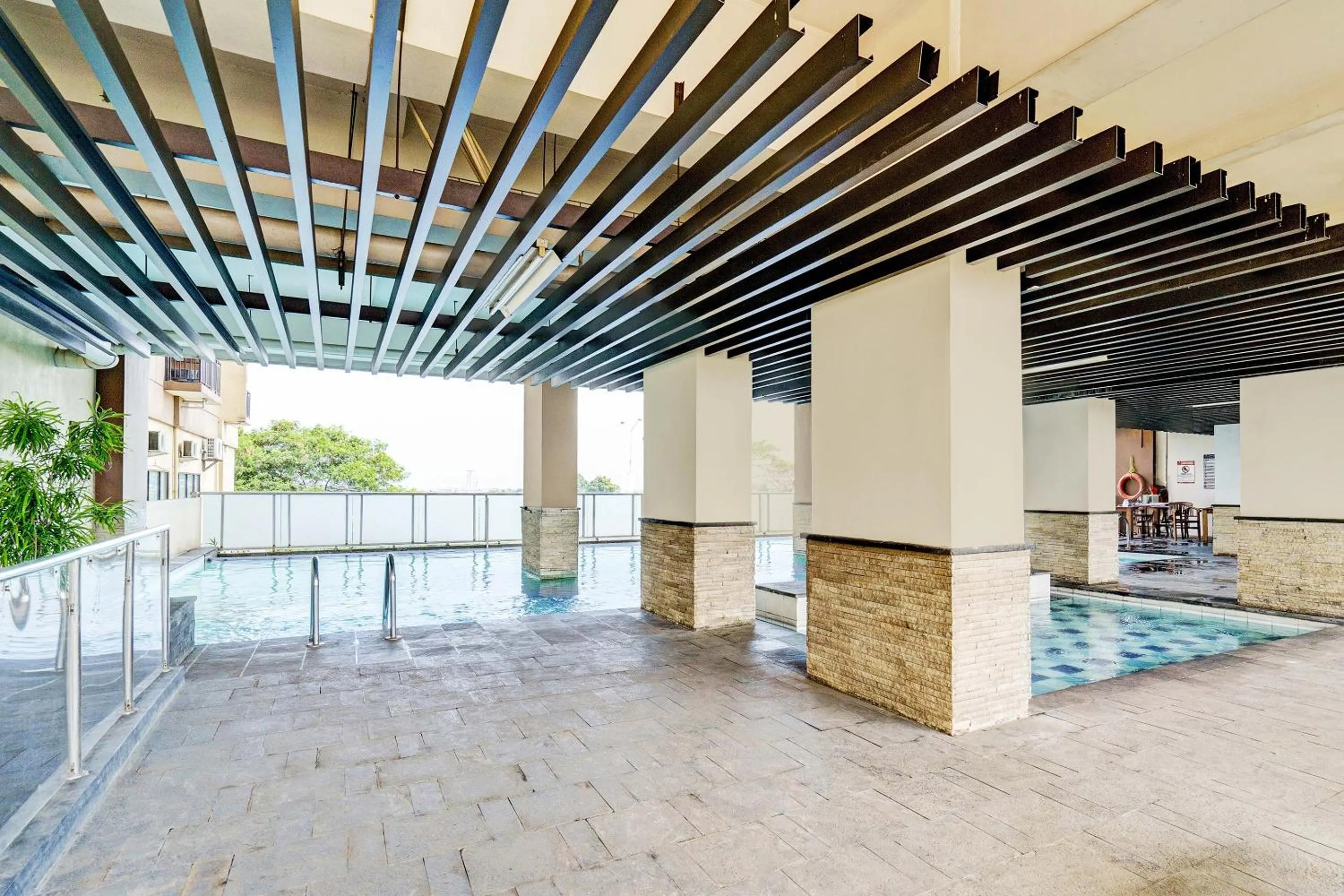 Lobby or reception in OYO Life 93310 Apartemen Tamansari Panoramic By Santuy 2