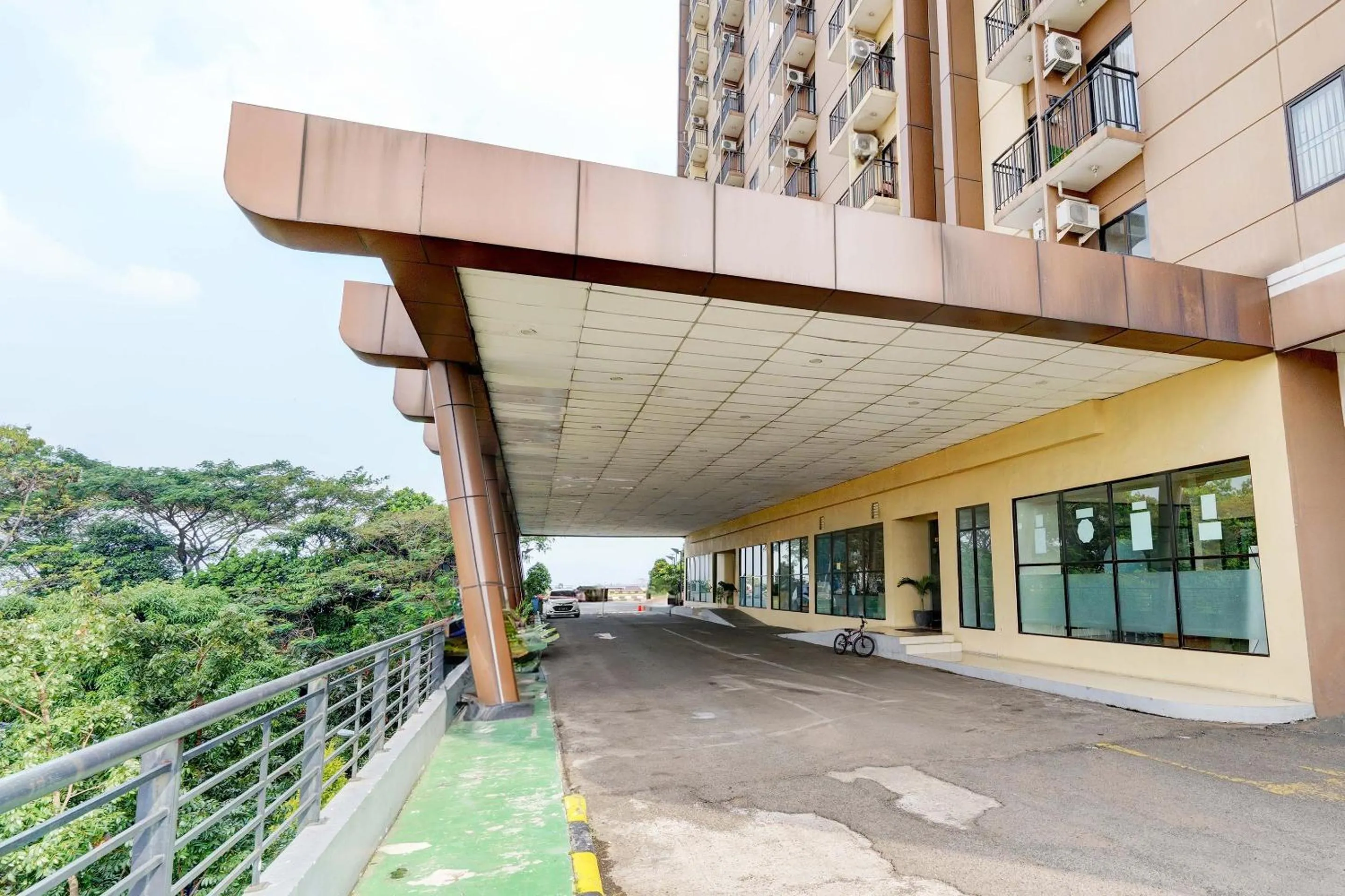 Facade/entrance in OYO Life 93310 Apartemen Tamansari Panoramic By Santuy 2