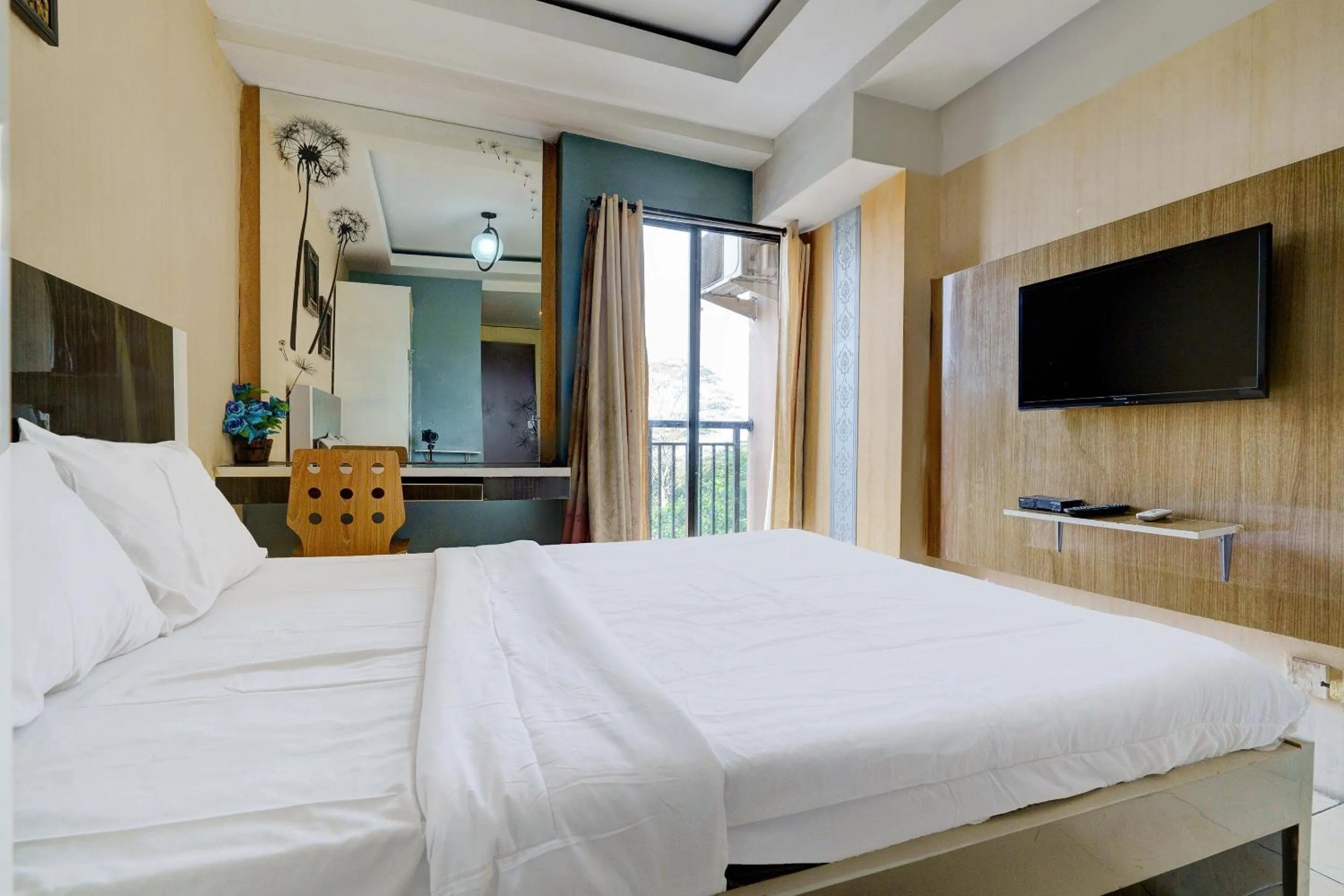 Bedroom, Bed in OYO Life 93310 Apartemen Tamansari Panoramic By Santuy 2