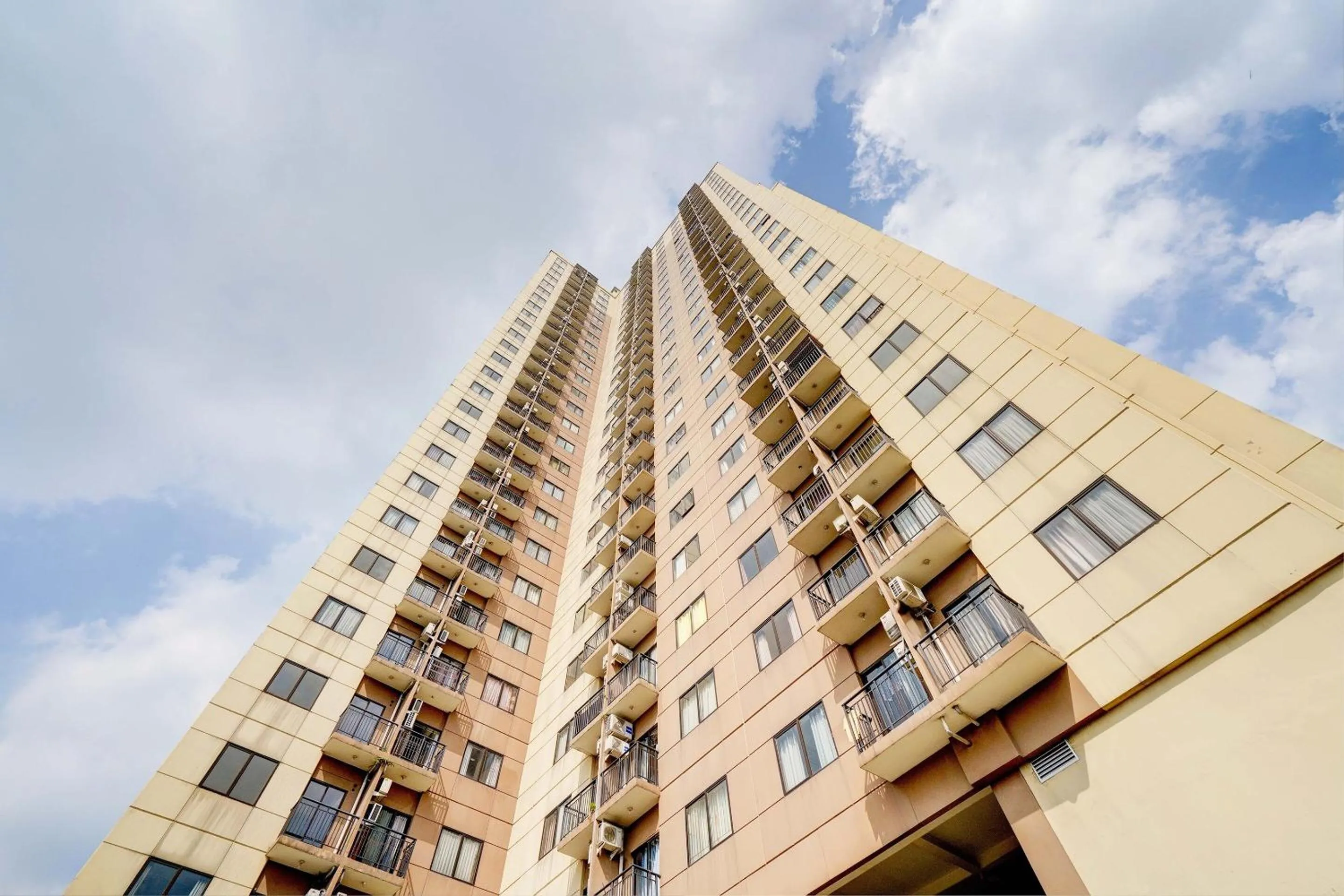 Facade/entrance in OYO Life 93310 Apartemen Tamansari Panoramic By Santuy 2