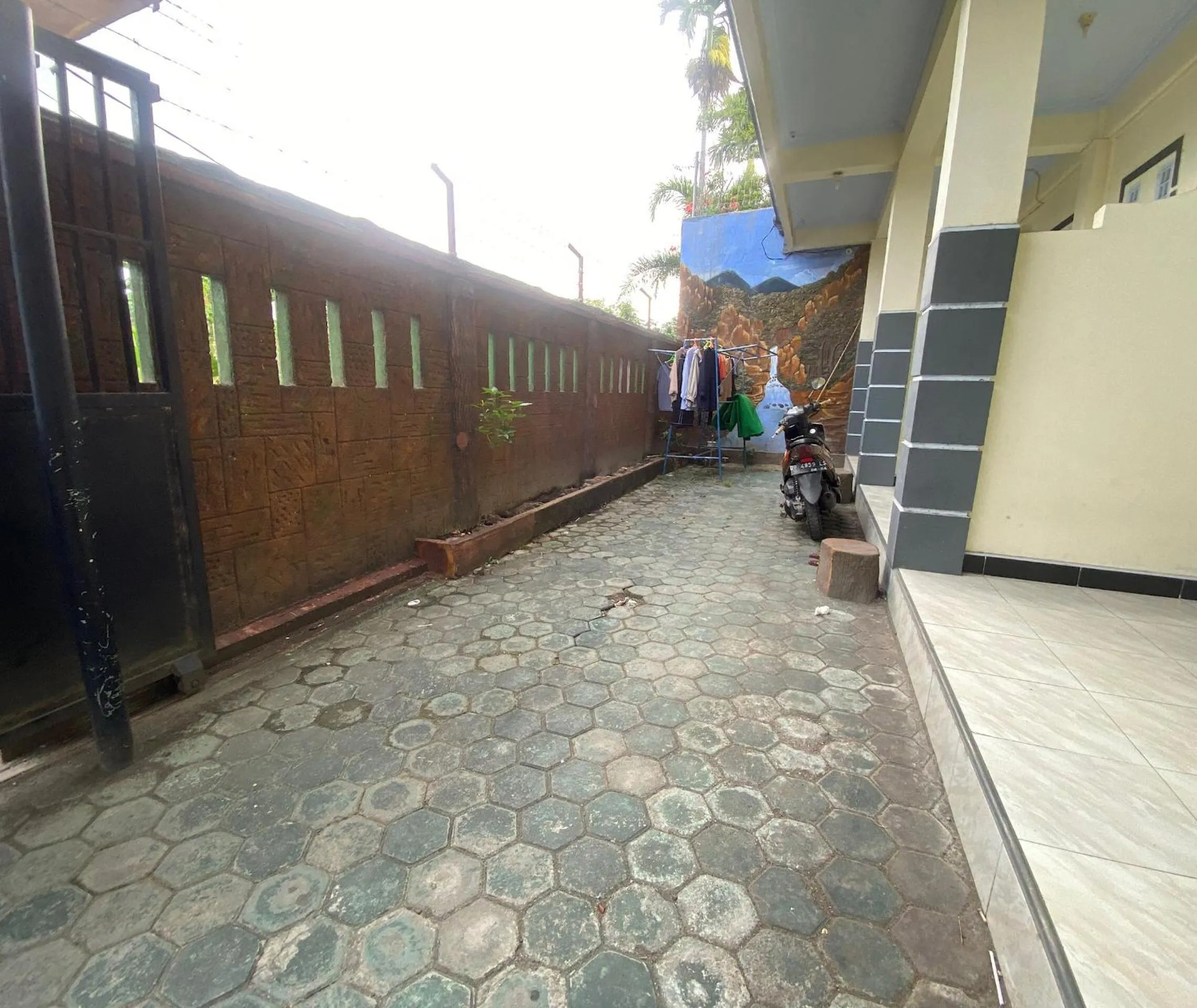 Lobby or reception in OYO Life 93401 Kos Putri Alamanda Syariah