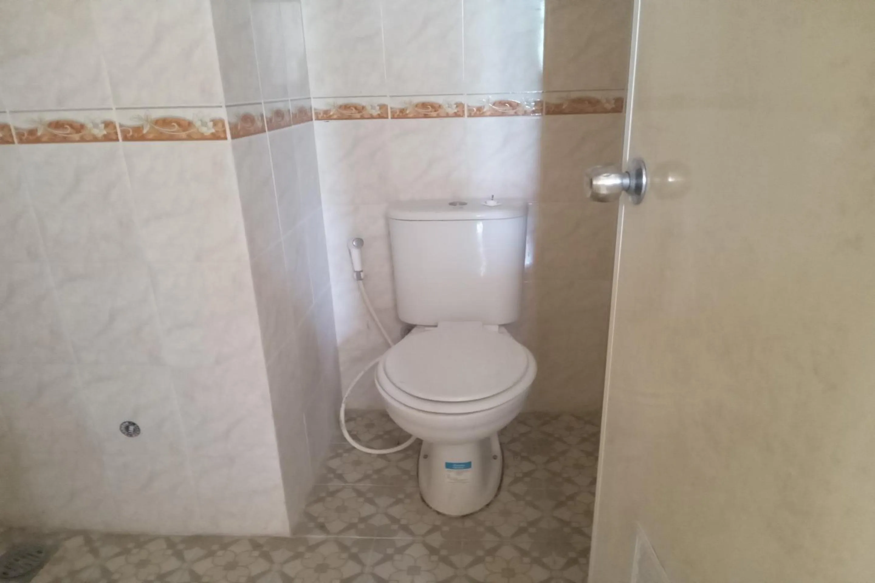 Bathroom in OYO Life 93399 Kos Batulayar