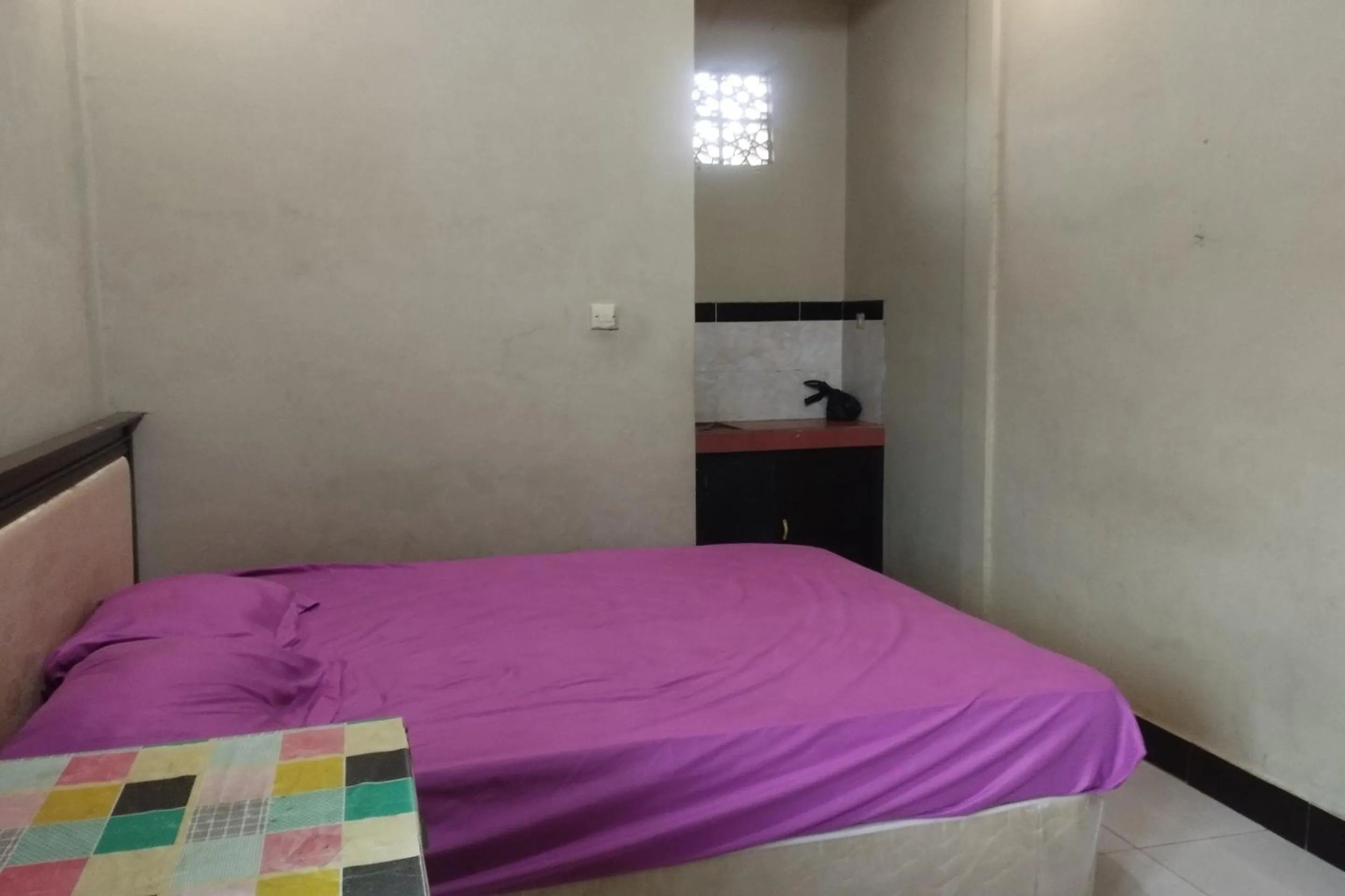 Bedroom, Bed in OYO Life 93403 Penginapan Adinda